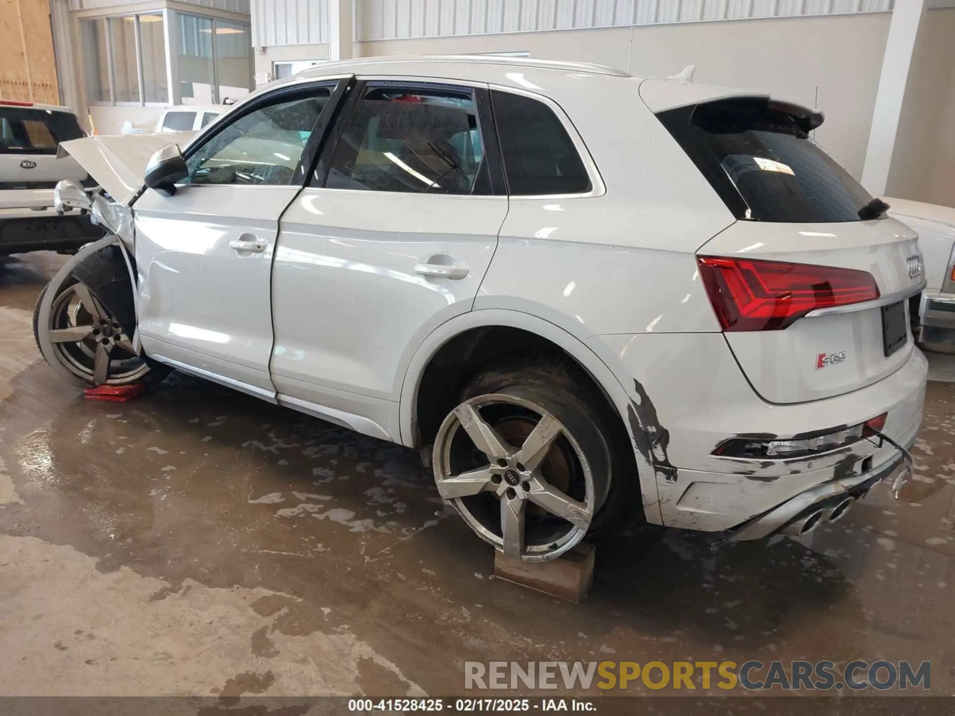 3 Photograph of a damaged car WA1B4AFY5N2043366 AUDI SQ5 2022