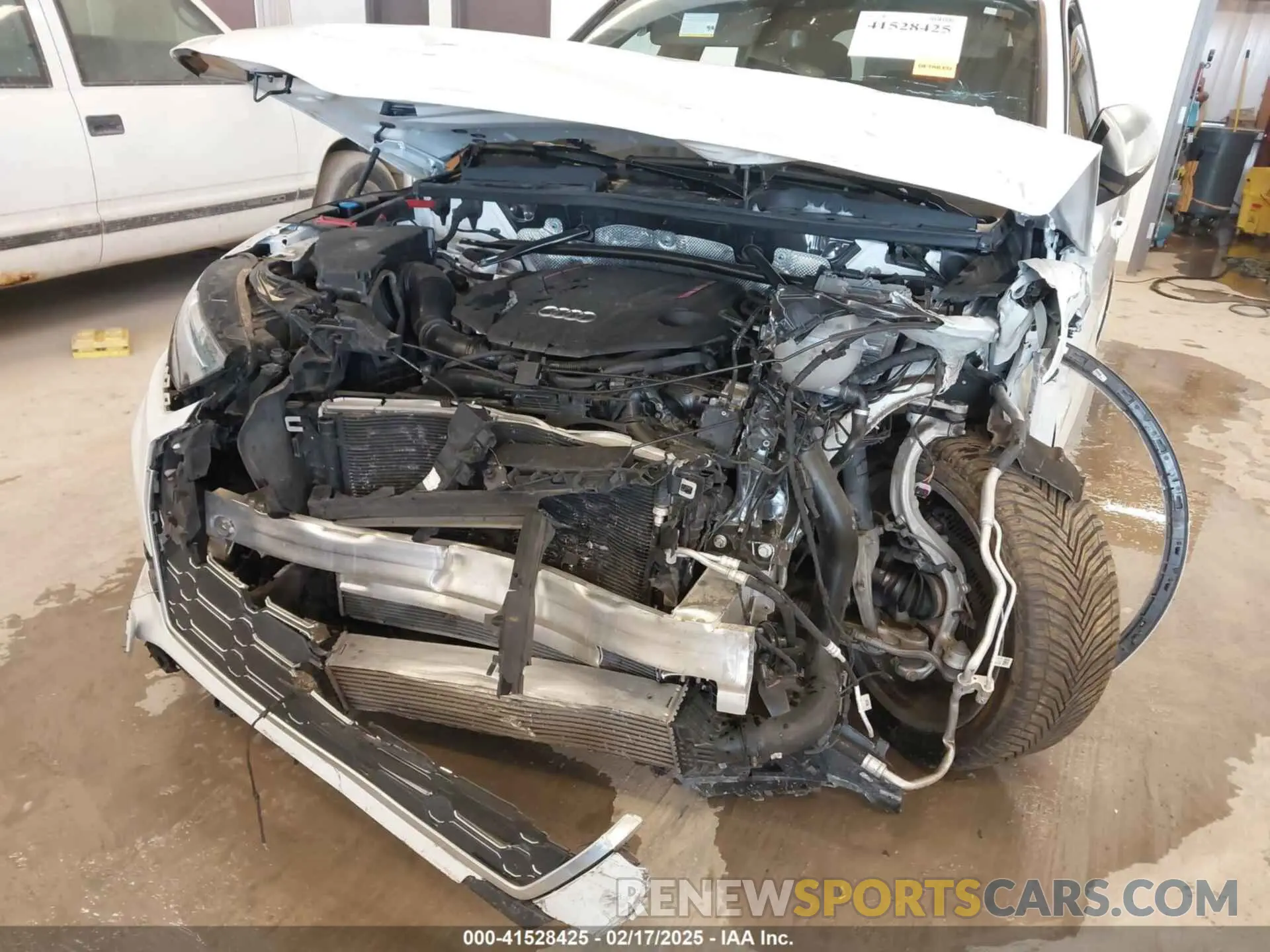 6 Photograph of a damaged car WA1B4AFY5N2043366 AUDI SQ5 2022