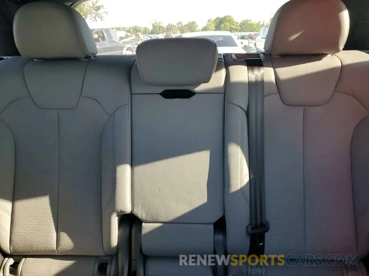 10 Photograph of a damaged car WA1B4BFY3N2096539 AUDI SQ5 2022