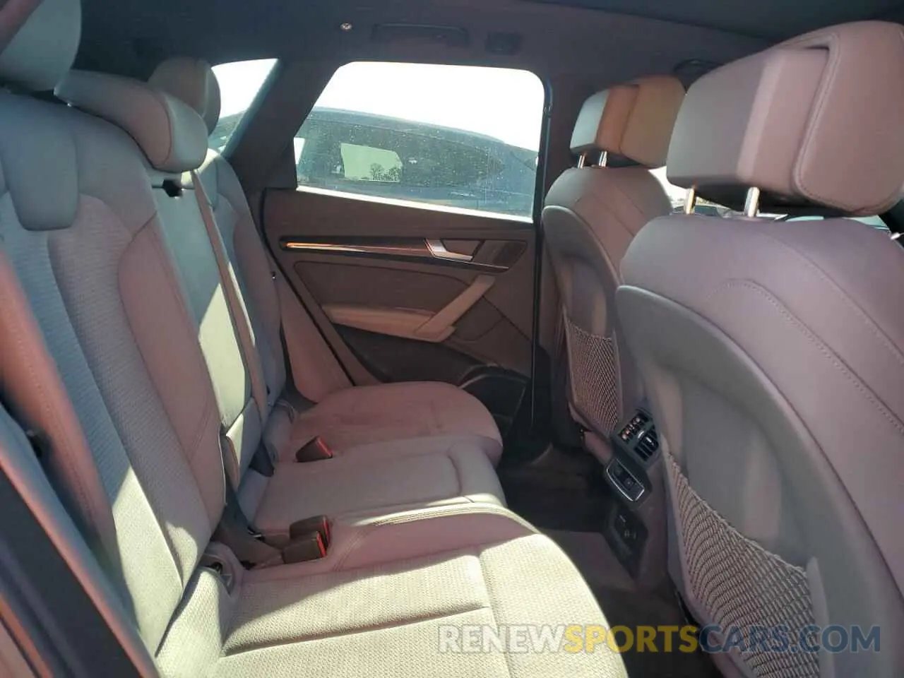 11 Photograph of a damaged car WA1B4BFY3N2096539 AUDI SQ5 2022