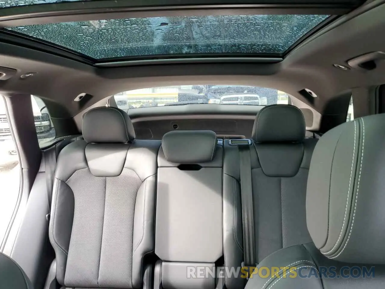 10 Photograph of a damaged car WA1C4AFY7N2042403 AUDI SQ5 2022
