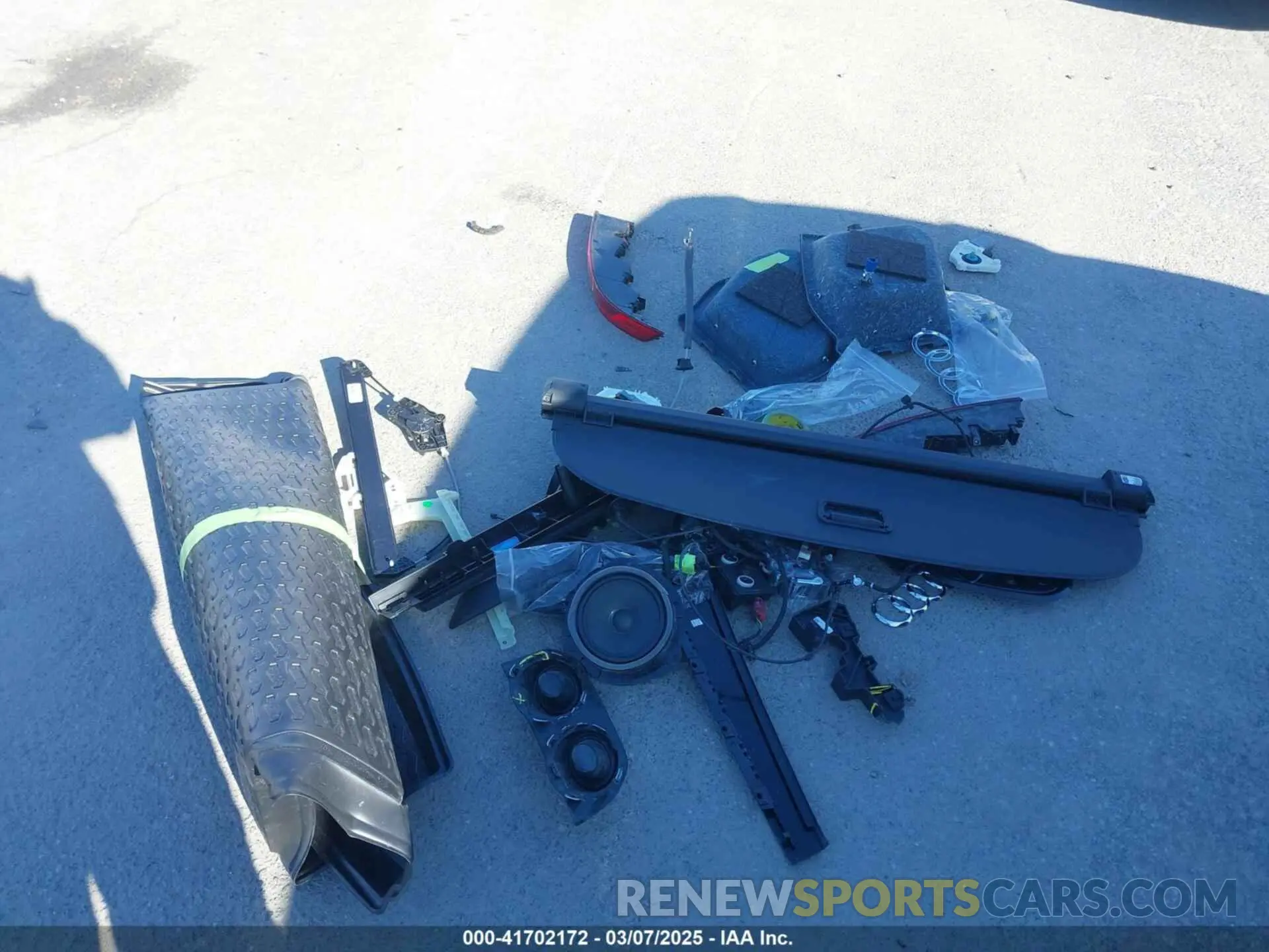 12 Photograph of a damaged car WA1B4AFY5P2037814 AUDI SQ5 2023