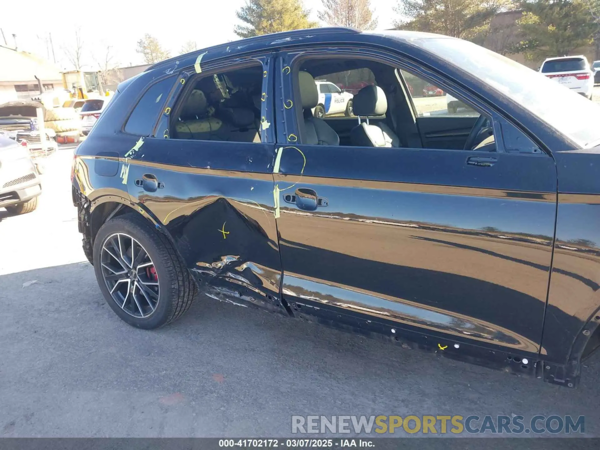 6 Photograph of a damaged car WA1B4AFY5P2037814 AUDI SQ5 2023