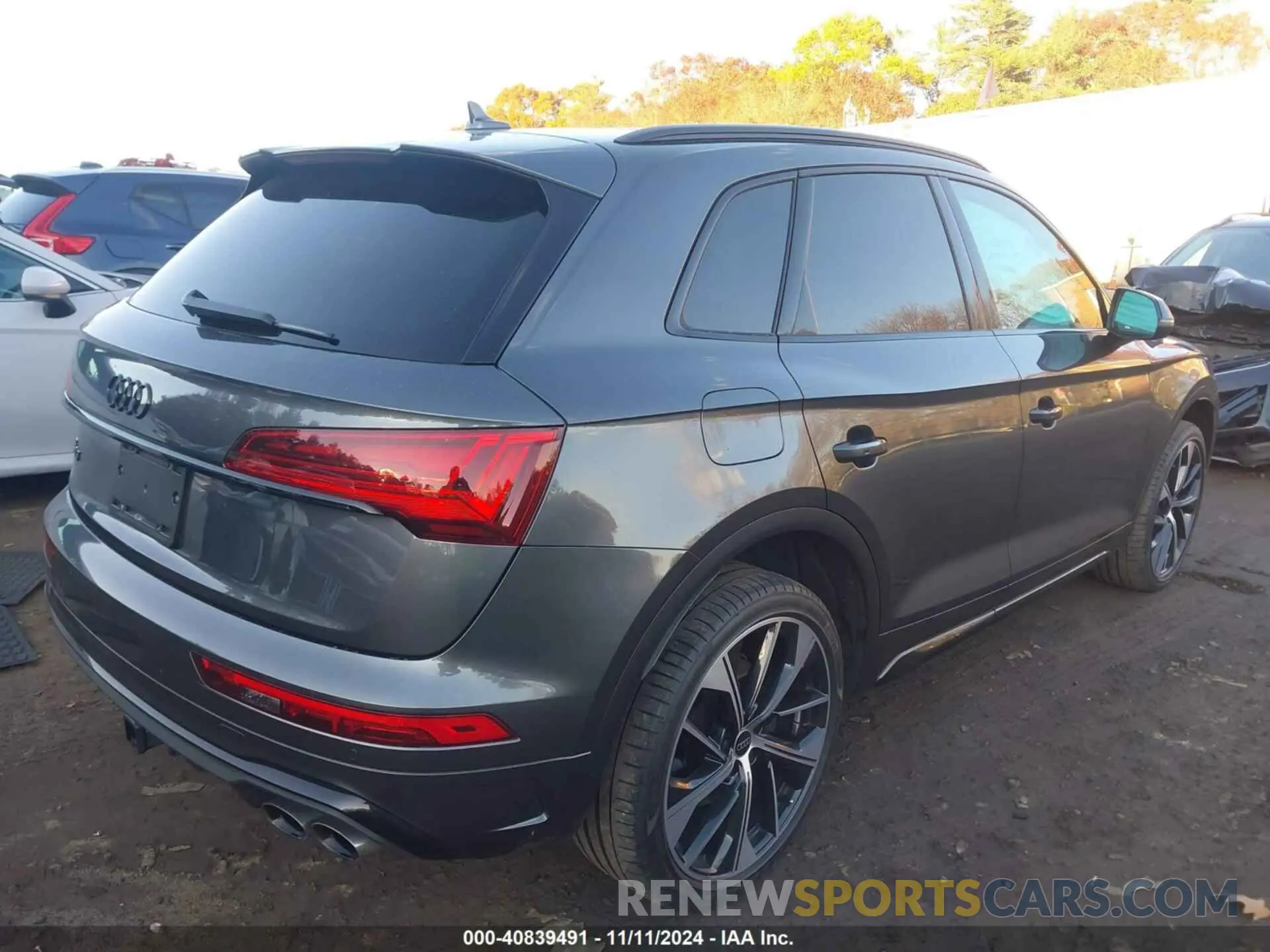 4 Photograph of a damaged car WA1B4AFY5P2175823 AUDI SQ5 2023