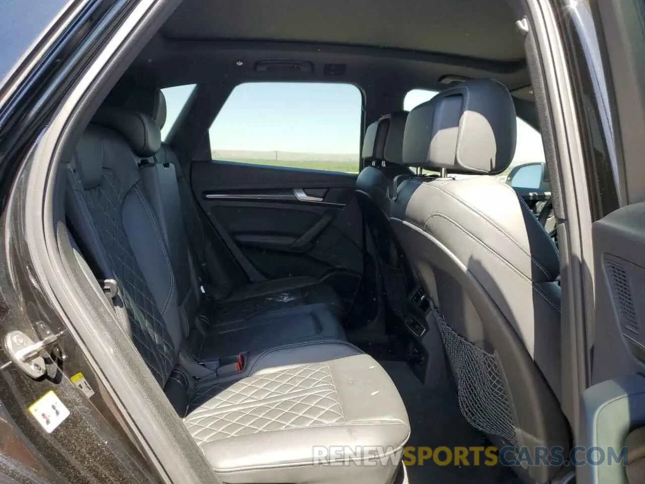 10 Photograph of a damaged car WA1B4AFY9P2079953 AUDI SQ5 2023