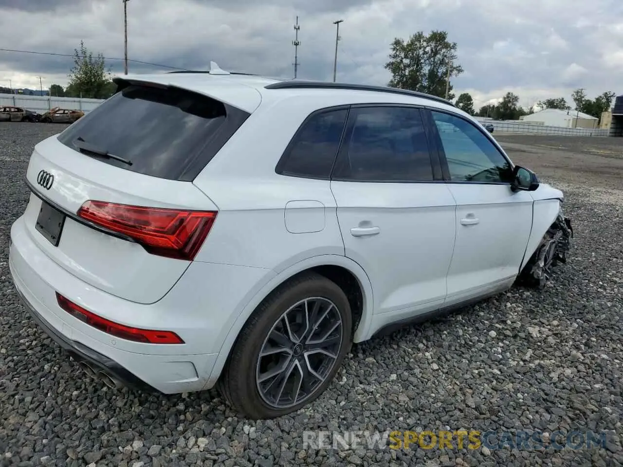 3 Photograph of a damaged car WA1B4AFYXP2146513 AUDI SQ5 2023