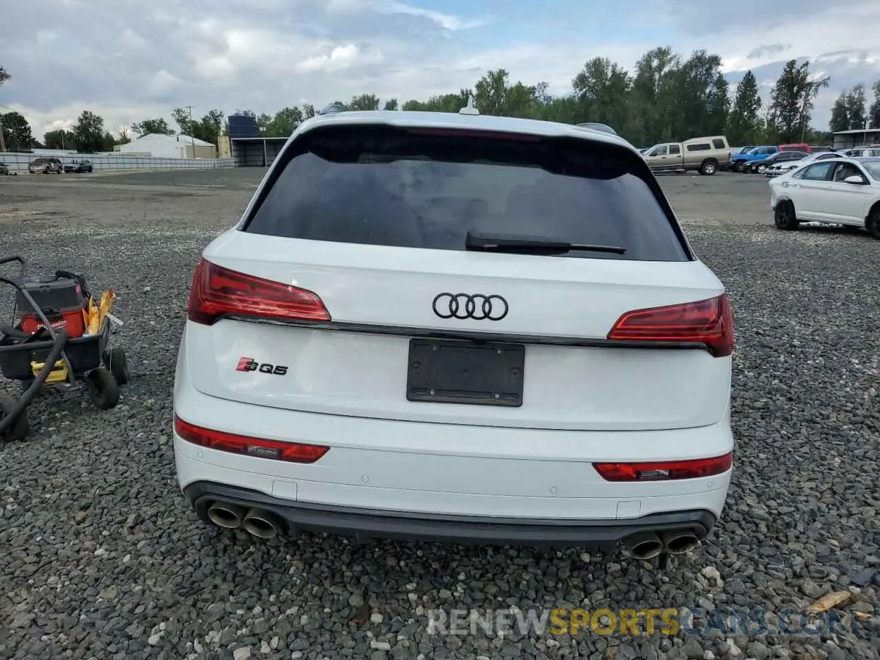 6 Photograph of a damaged car WA1B4AFYXP2146513 AUDI SQ5 2023