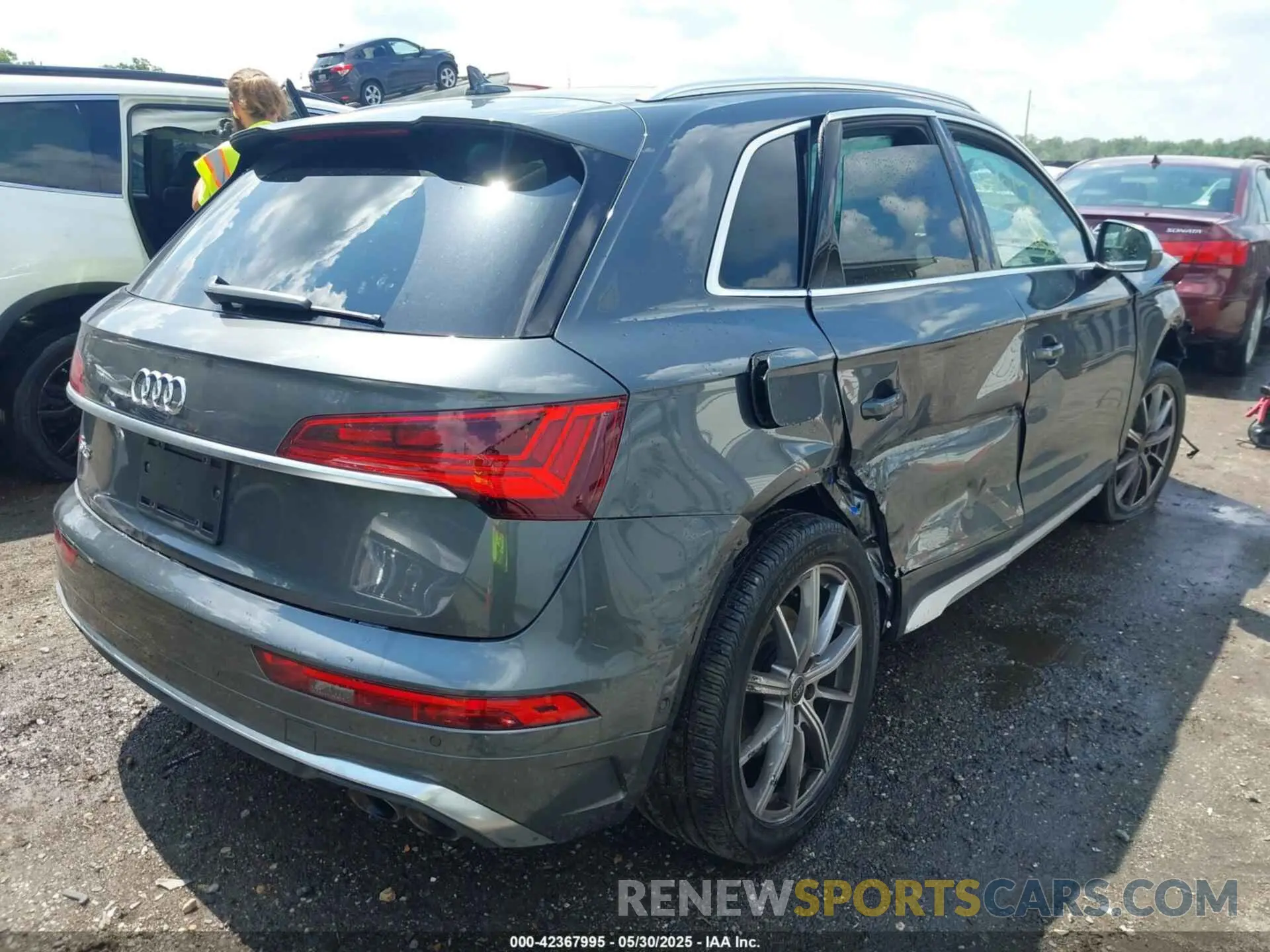 4 Photograph of a damaged car WA1C4AFY6P2082331 AUDI SQ5 2023