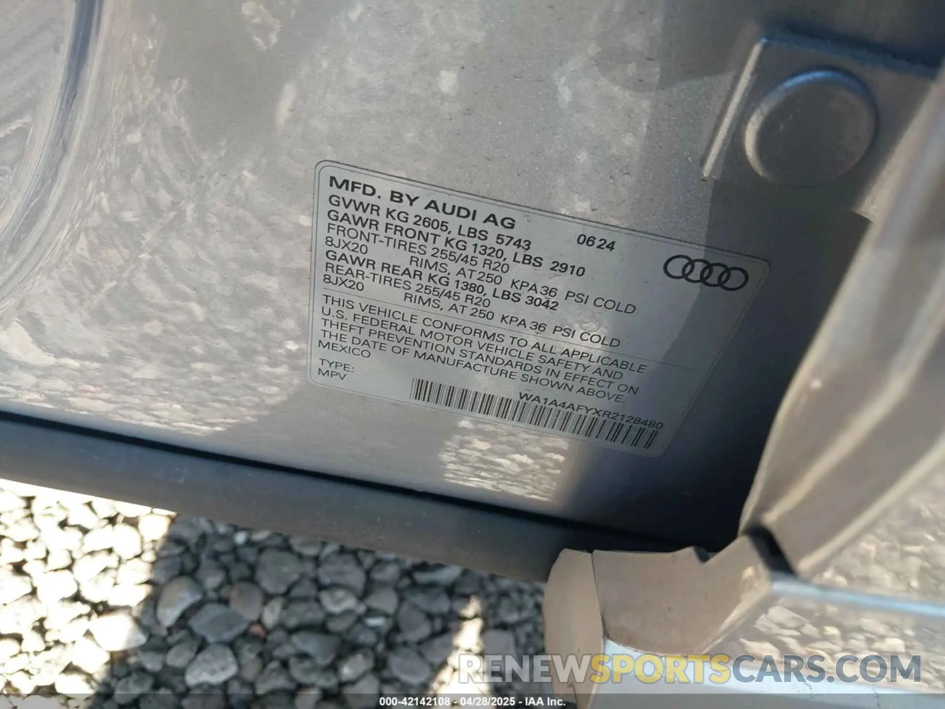 9 Photograph of a damaged car WA1A4AFYXR2128480 AUDI SQ5 2024