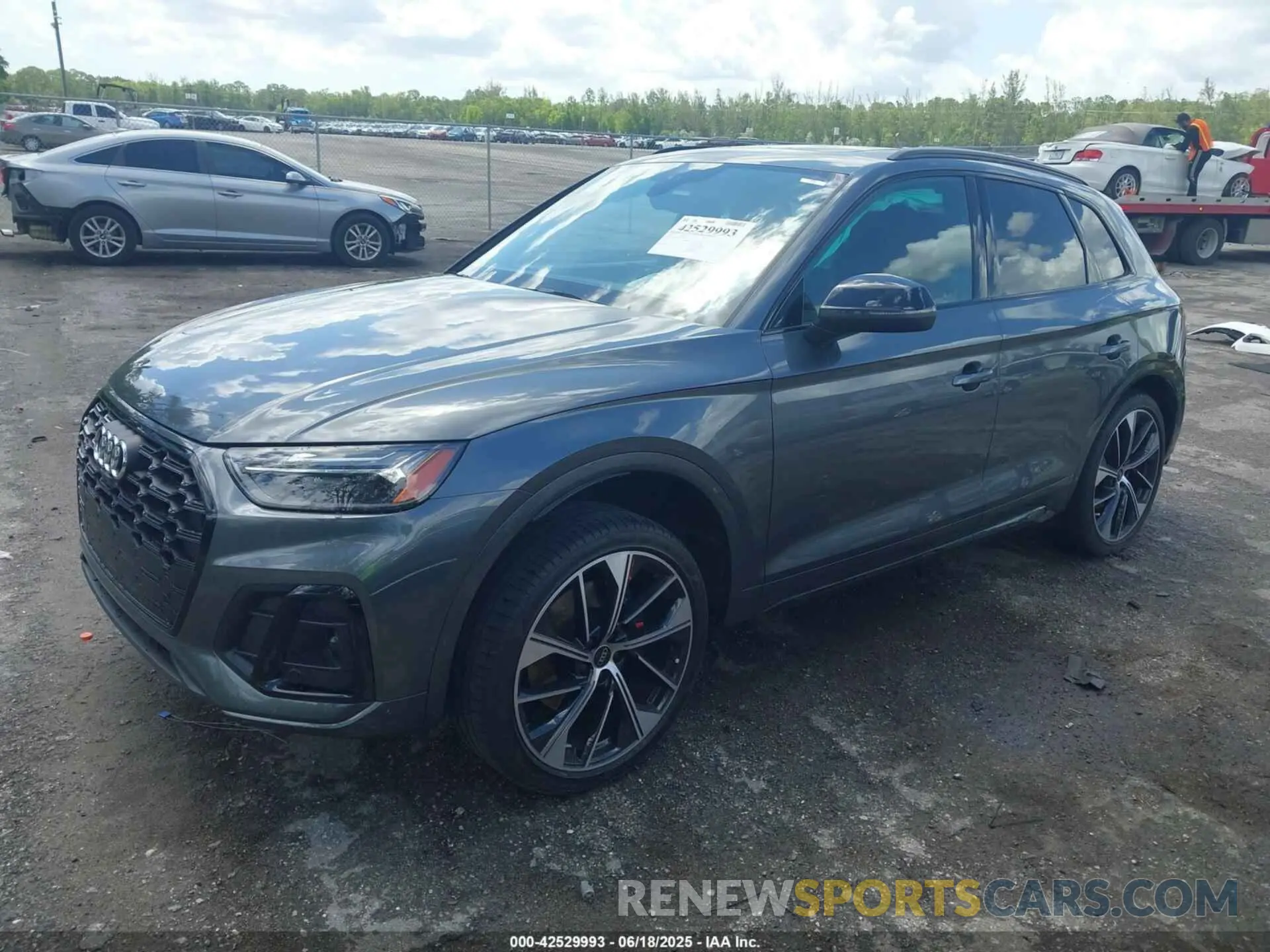 2 Photograph of a damaged car WA1B4AFY0R2011267 AUDI SQ5 2024