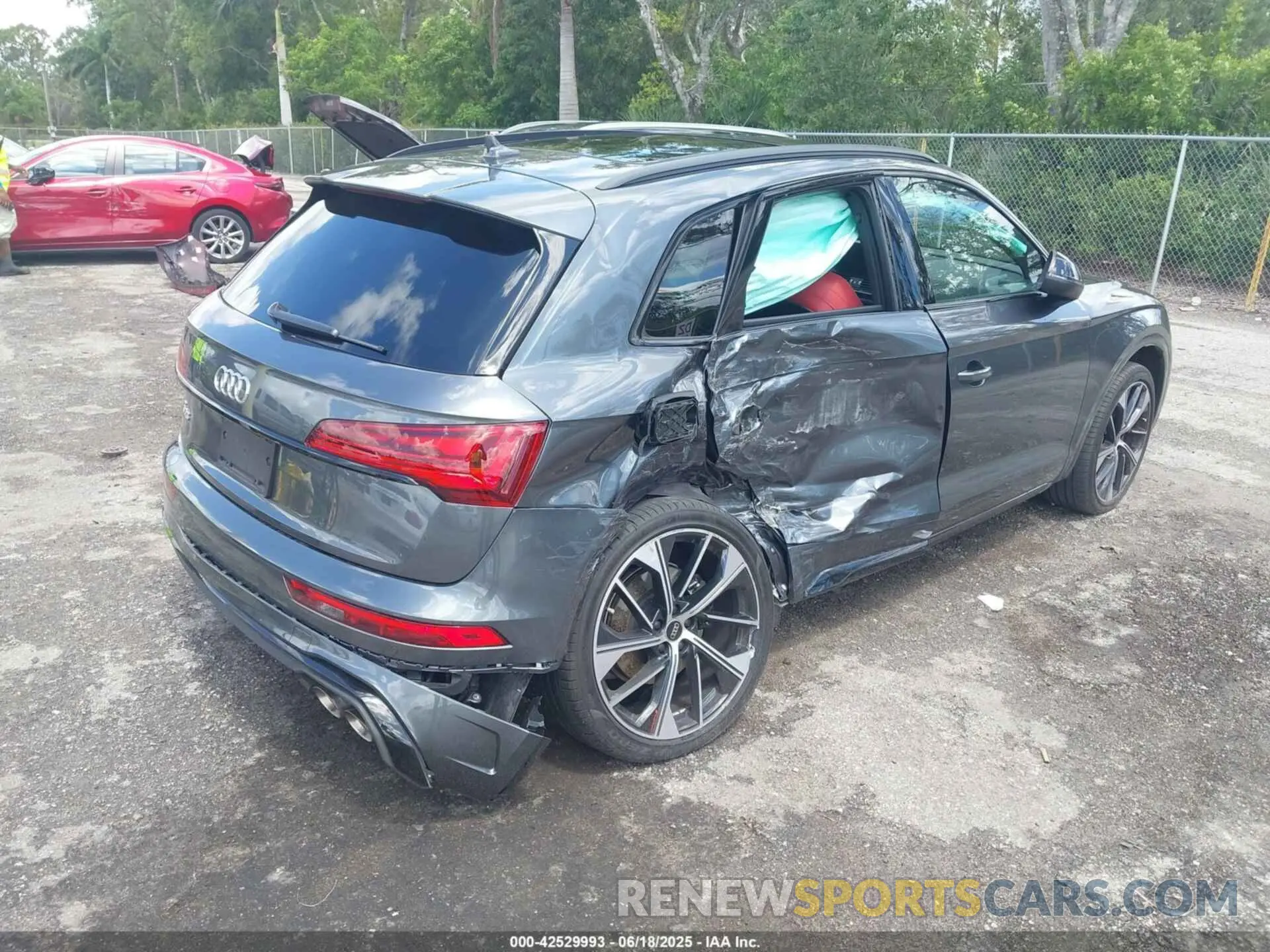 4 Photograph of a damaged car WA1B4AFY0R2011267 AUDI SQ5 2024