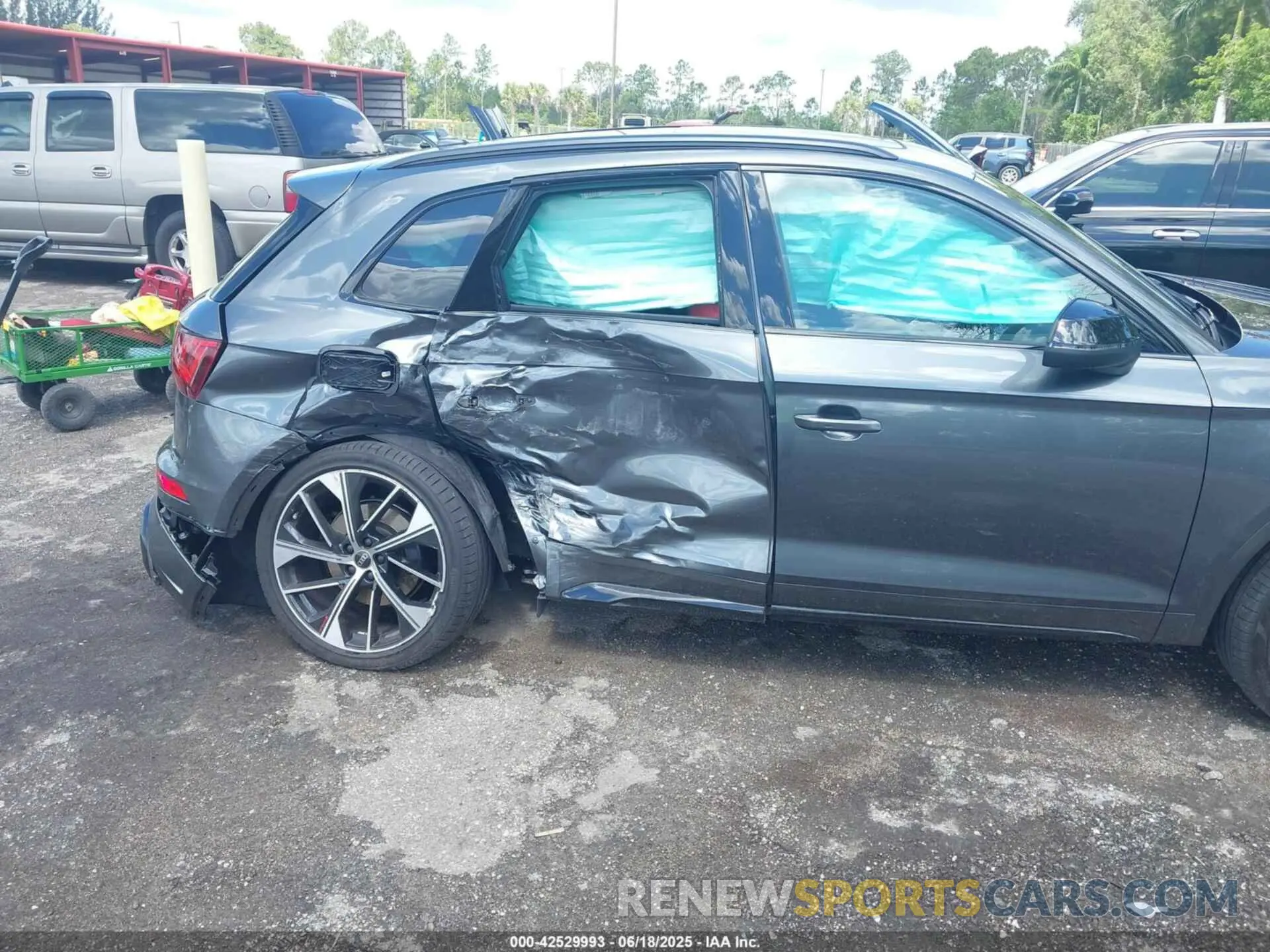 6 Photograph of a damaged car WA1B4AFY0R2011267 AUDI SQ5 2024