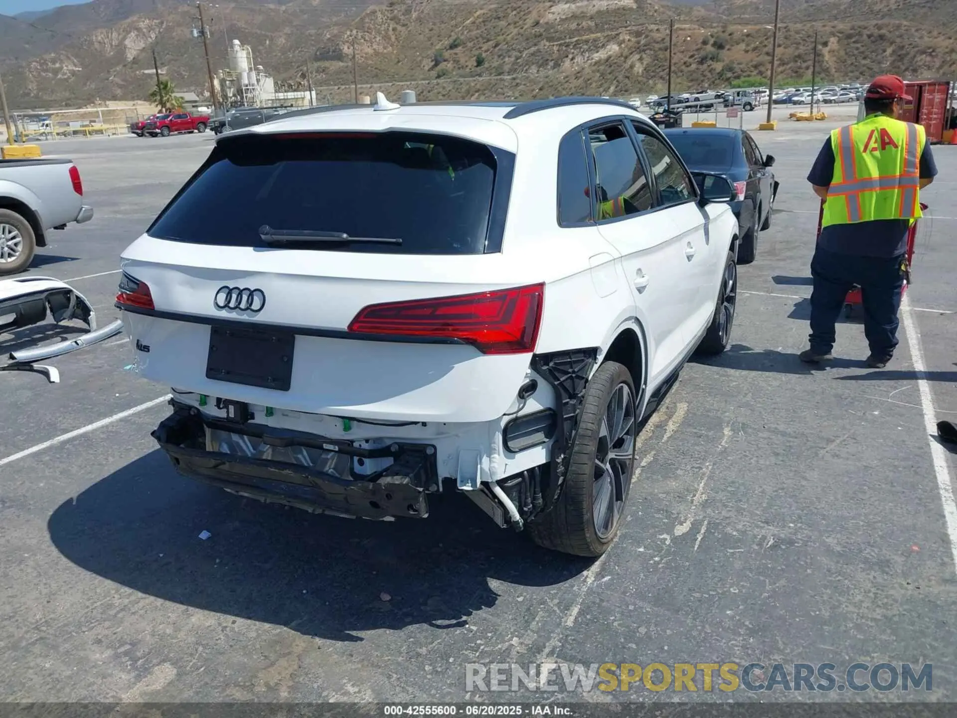 4 Photograph of a damaged car WA1B4AFY0R2036623 AUDI SQ5 2024