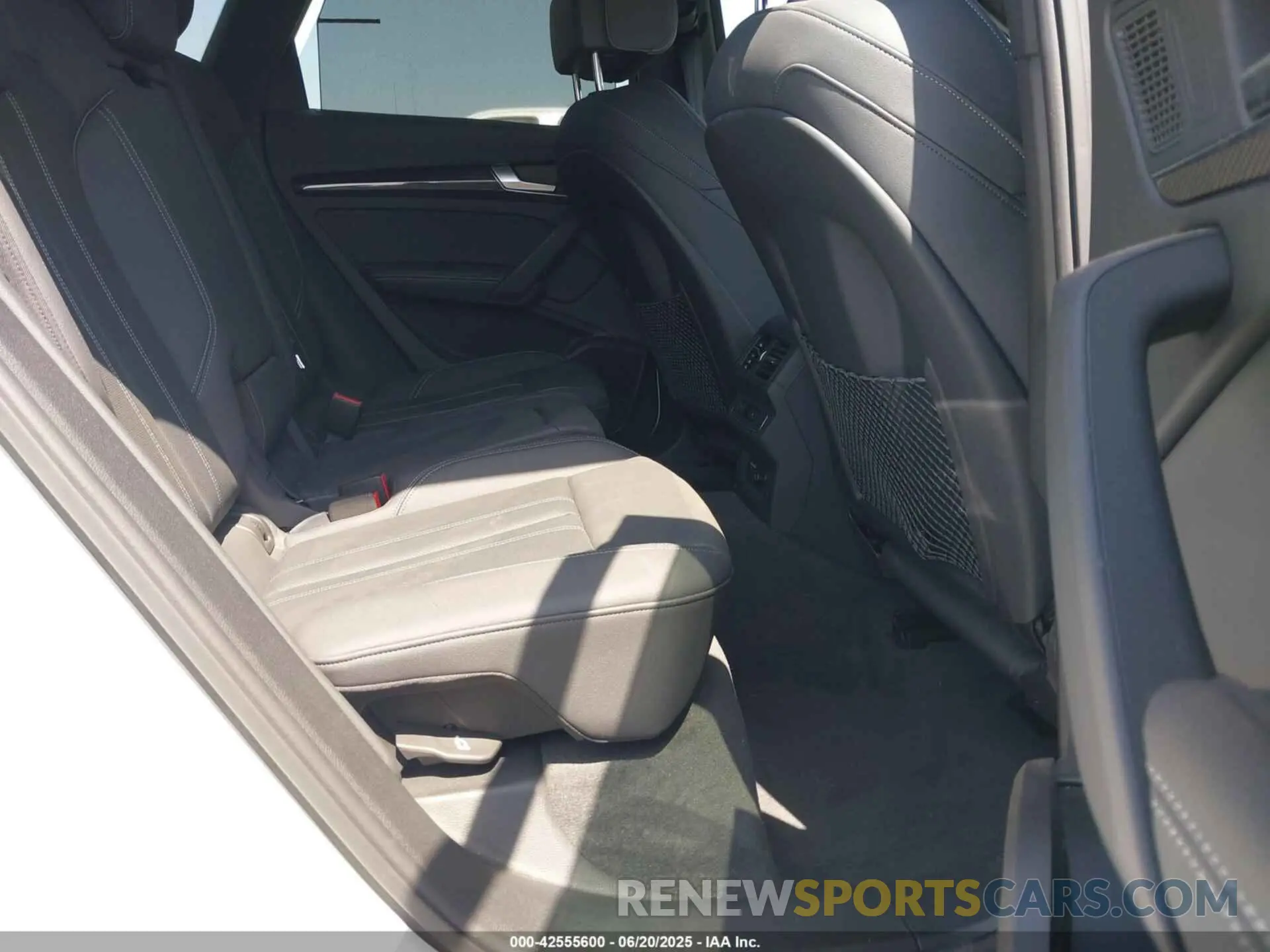 8 Photograph of a damaged car WA1B4AFY0R2036623 AUDI SQ5 2024
