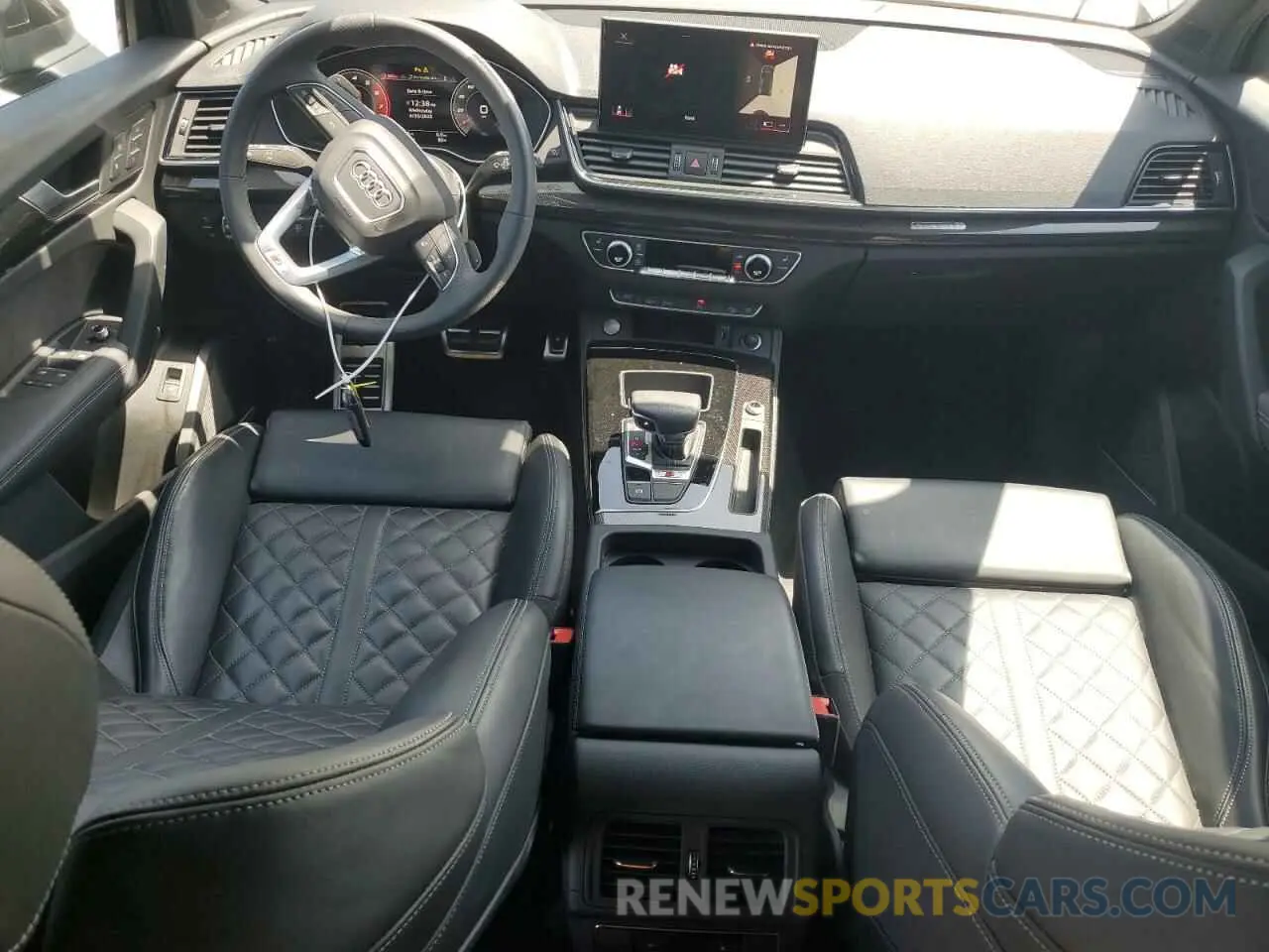 8 Photograph of a damaged car WA1B4AFY3R2057790 AUDI SQ5 2024