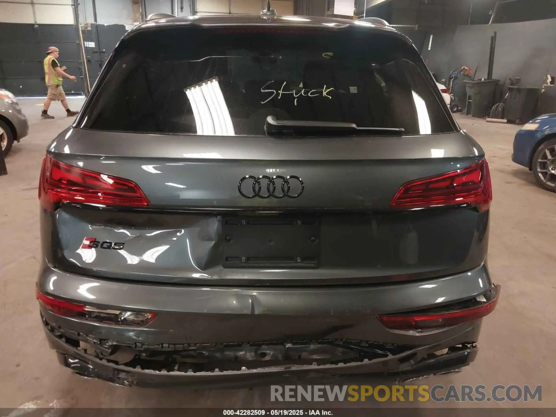 16 Photograph of a damaged car WA1B4AFY5R2014391 AUDI SQ5 2024