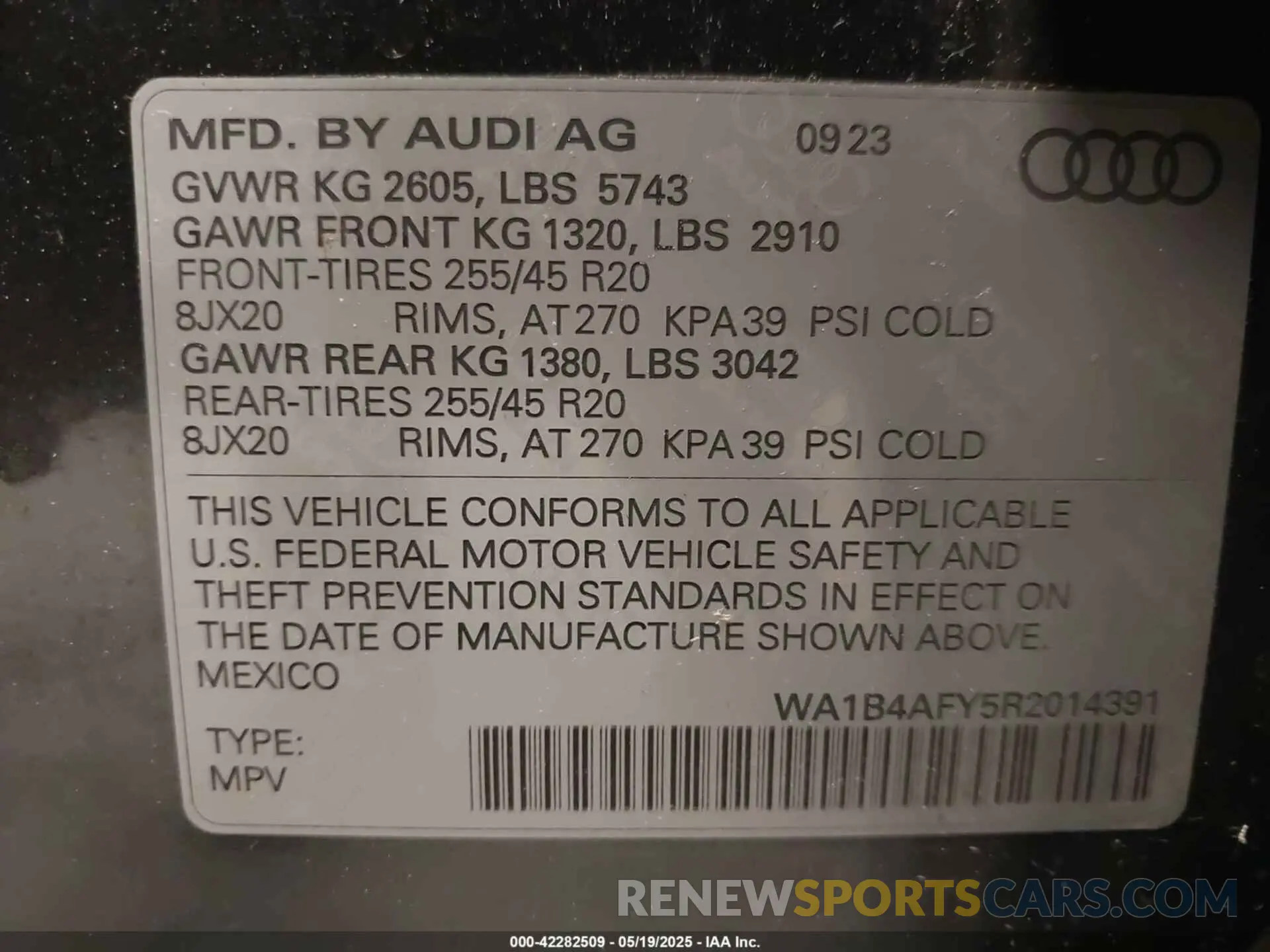 9 Photograph of a damaged car WA1B4AFY5R2014391 AUDI SQ5 2024
