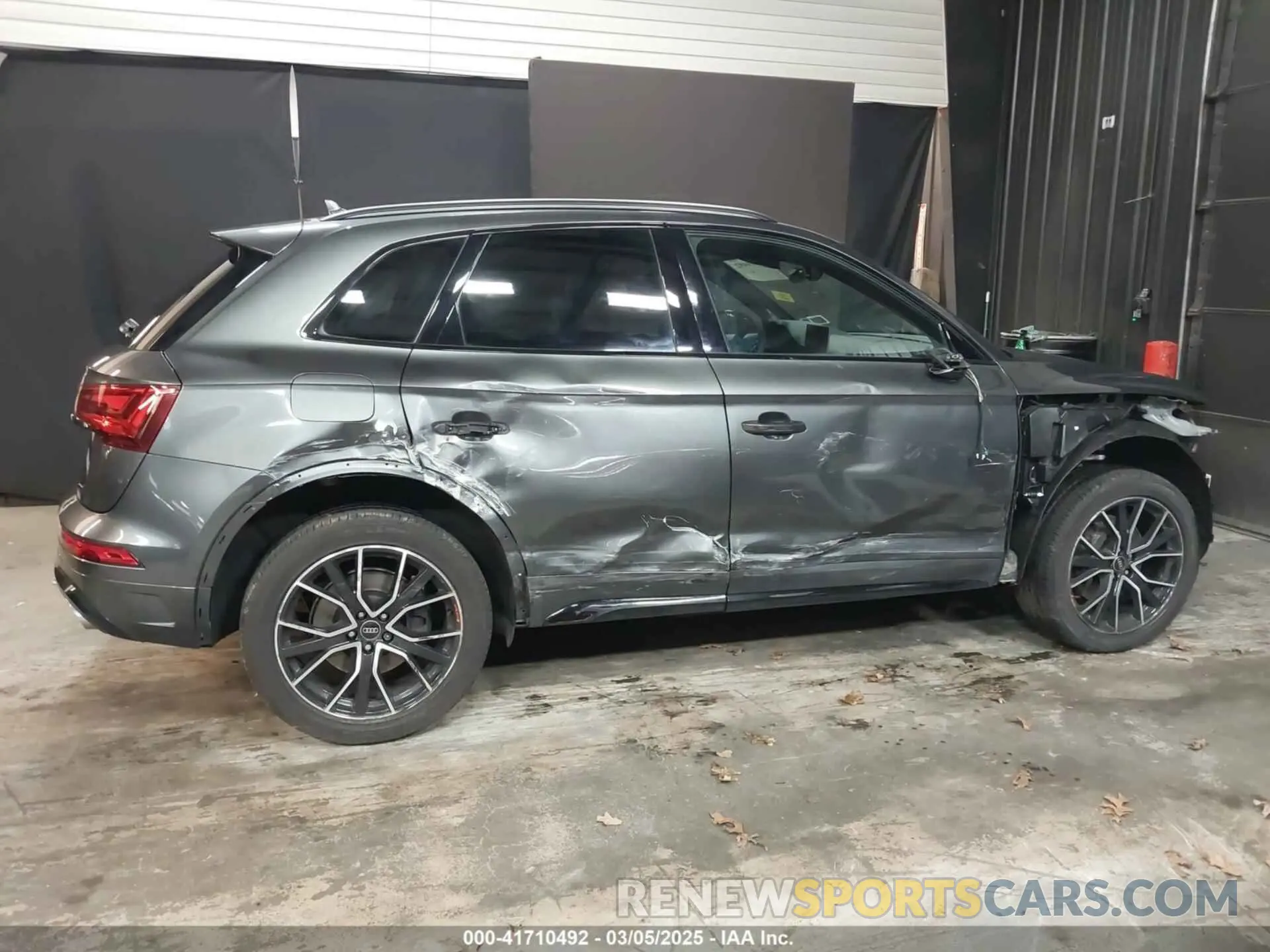 14 Photograph of a damaged car WA1B4AFY5R2063431 AUDI SQ5 2024