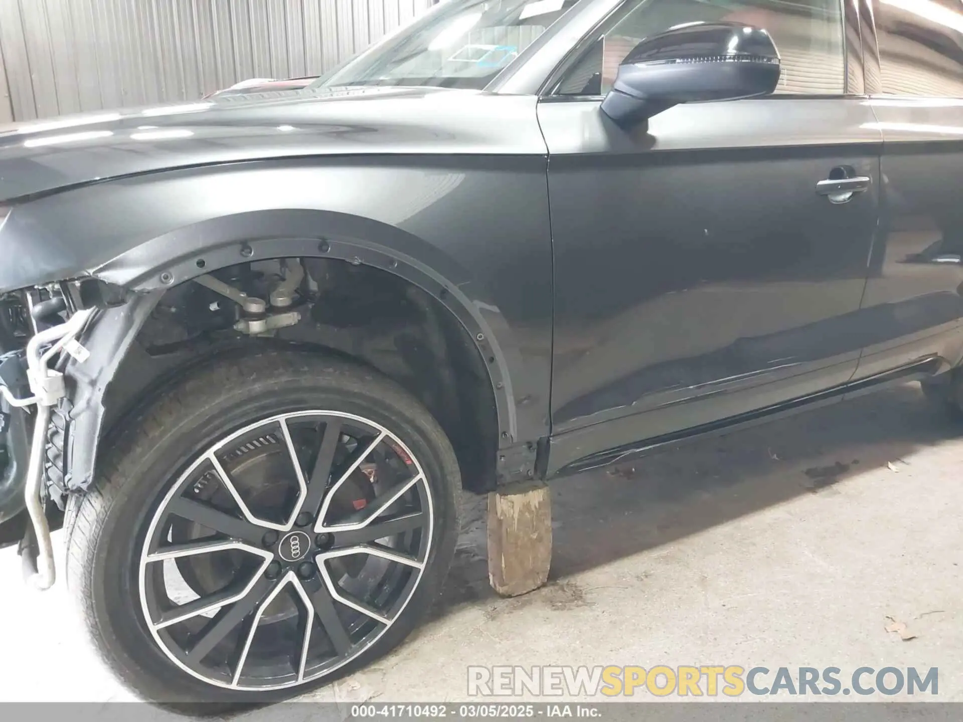 19 Photograph of a damaged car WA1B4AFY5R2063431 AUDI SQ5 2024