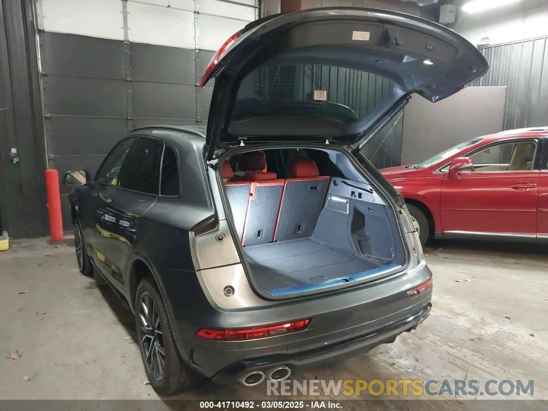 3 Photograph of a damaged car WA1B4AFY5R2063431 AUDI SQ5 2024