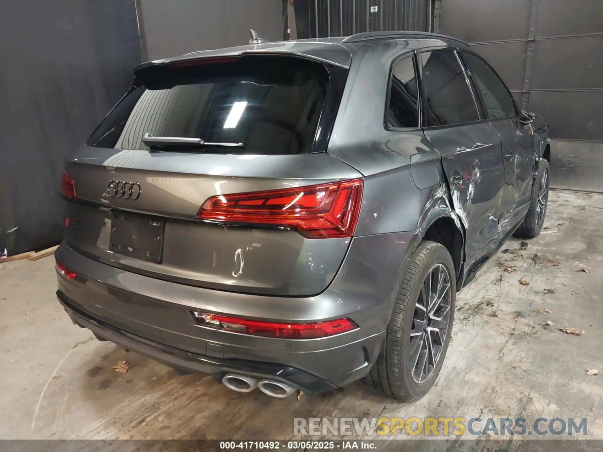 4 Photograph of a damaged car WA1B4AFY5R2063431 AUDI SQ5 2024