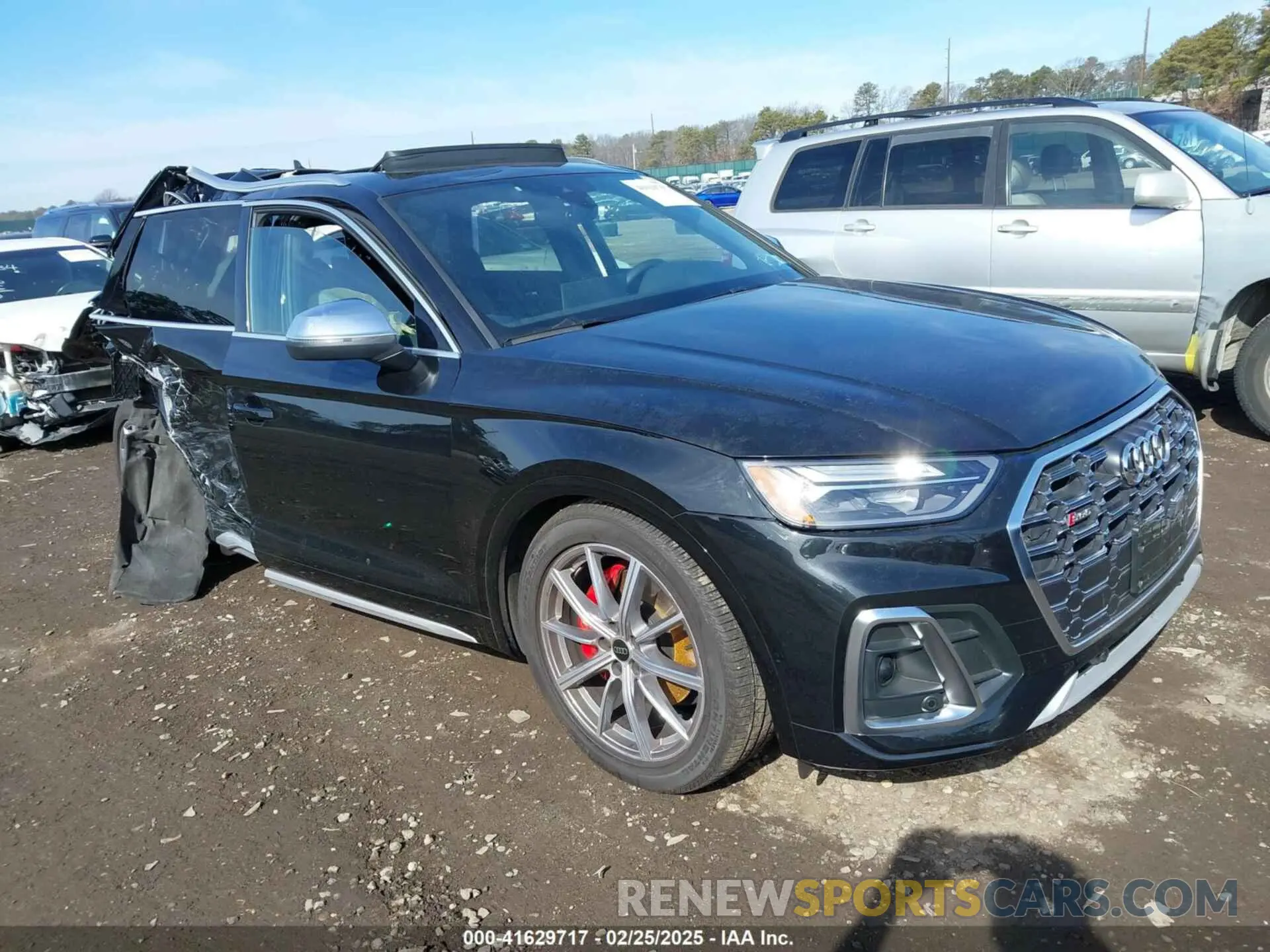 1 Photograph of a damaged car WA1B4AFY6R2050929 AUDI SQ5 2024