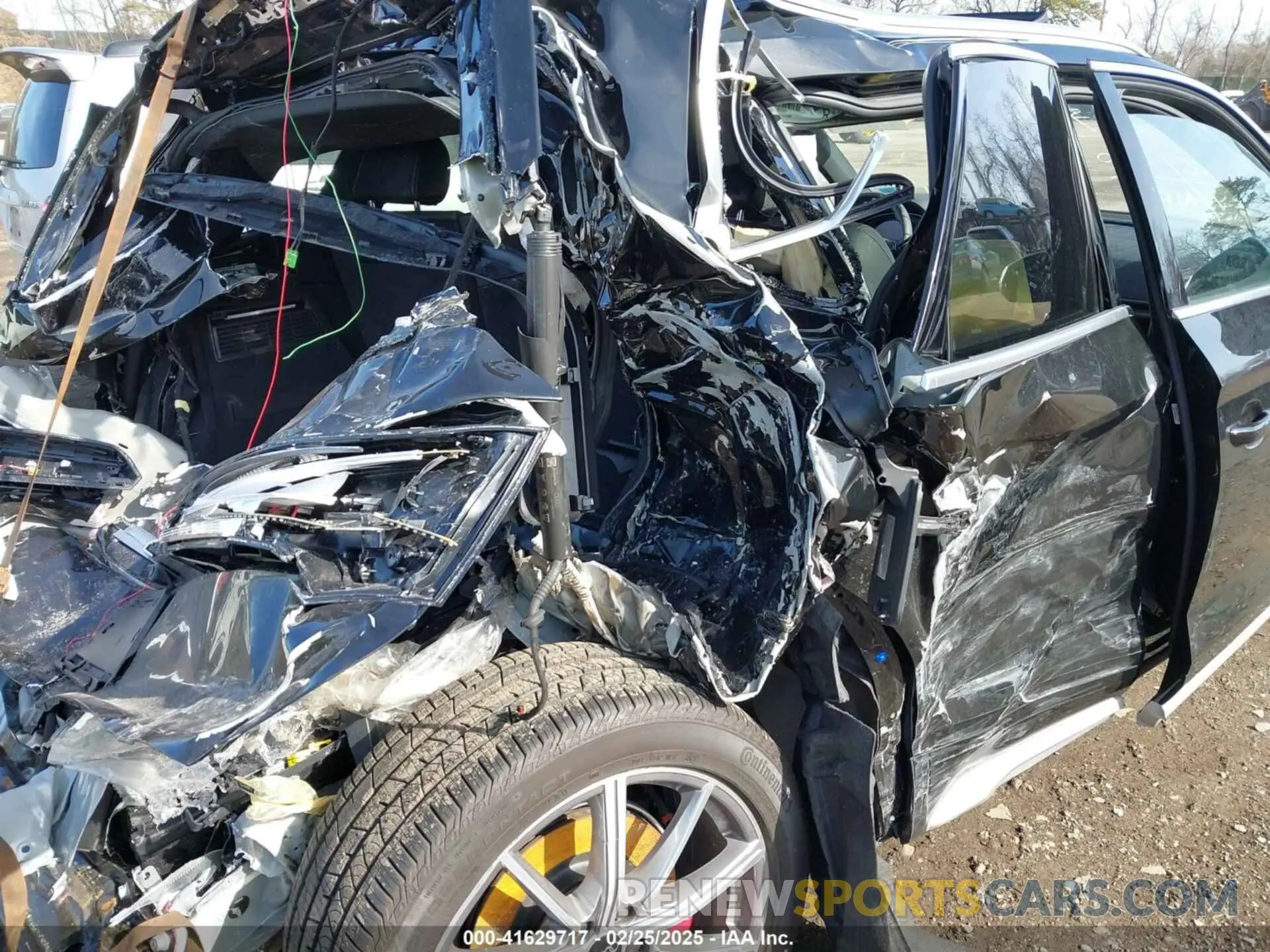 19 Photograph of a damaged car WA1B4AFY6R2050929 AUDI SQ5 2024