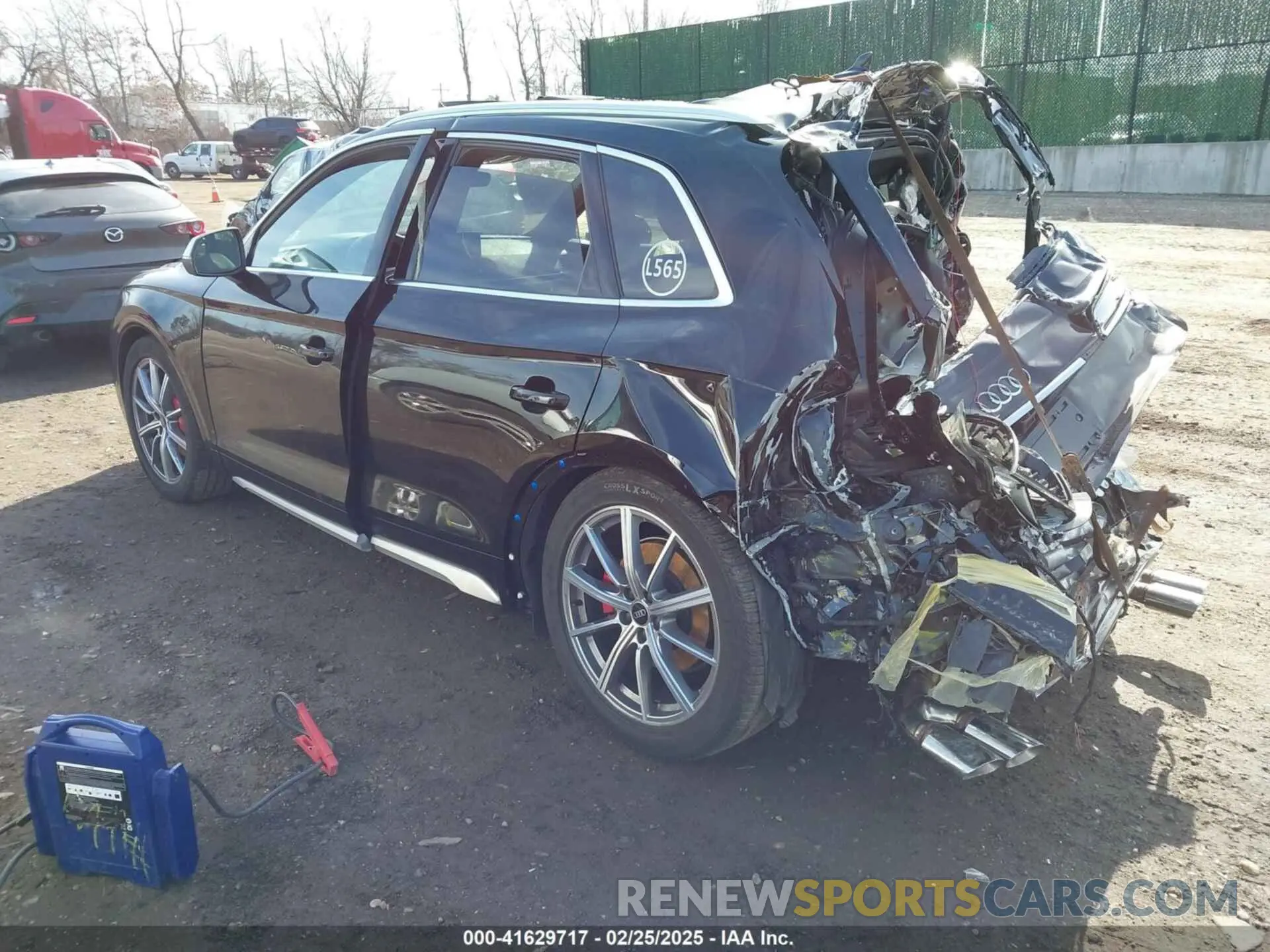 3 Photograph of a damaged car WA1B4AFY6R2050929 AUDI SQ5 2024