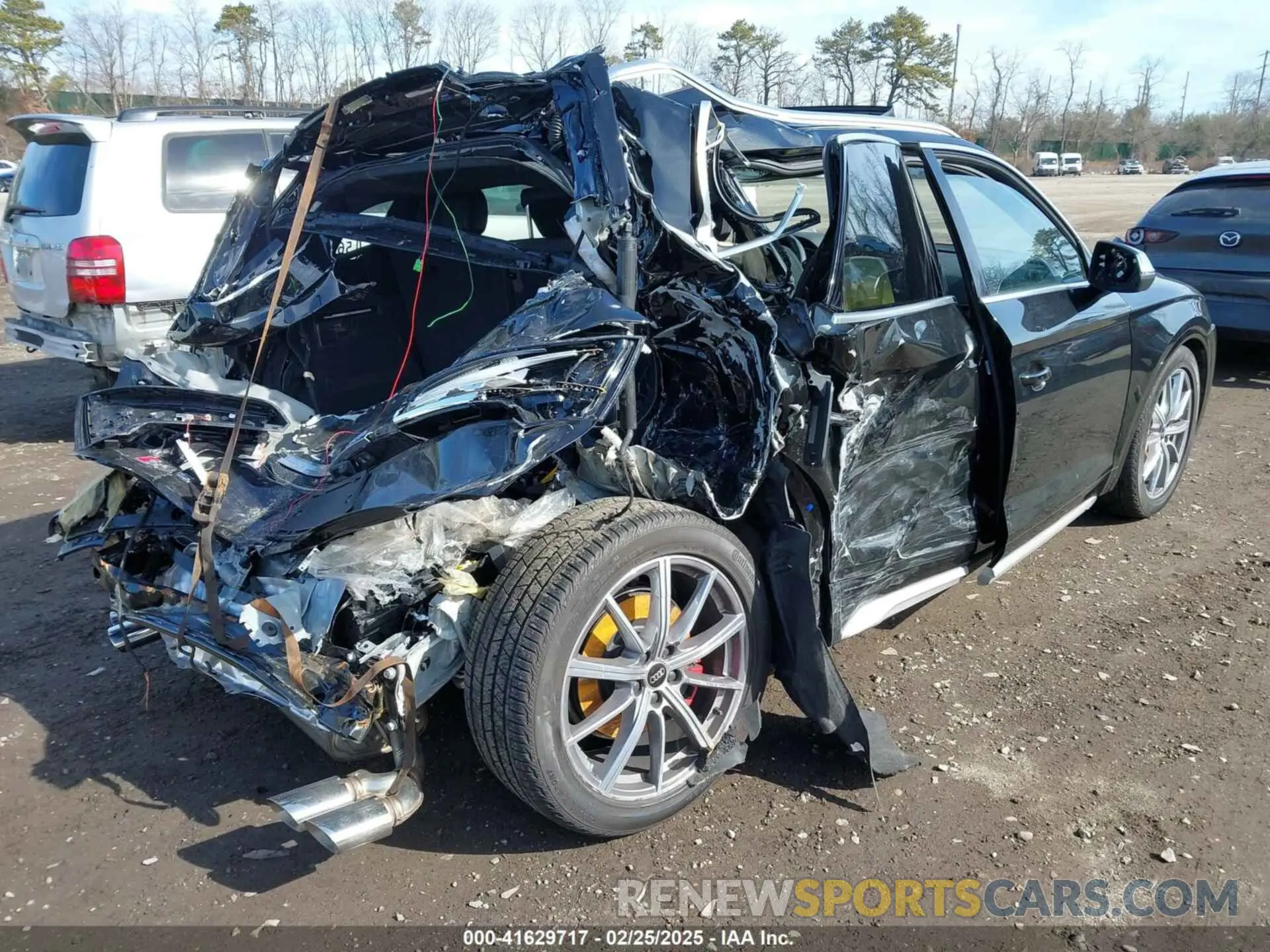 4 Photograph of a damaged car WA1B4AFY6R2050929 AUDI SQ5 2024