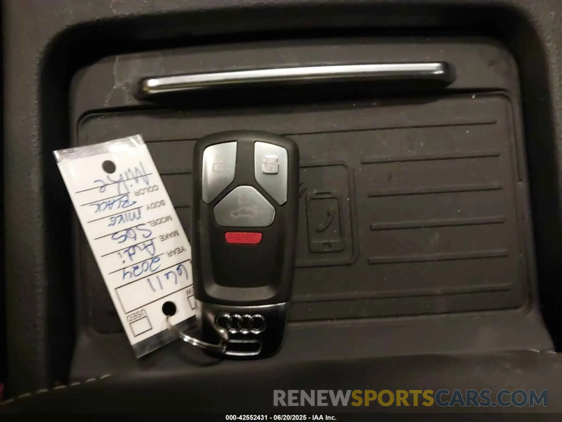 11 Photograph of a damaged car WA1C4BFY9R2050532 AUDI SQ5 2024