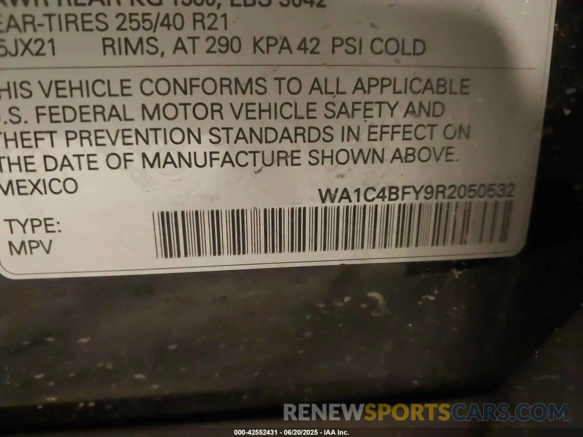 9 Photograph of a damaged car WA1C4BFY9R2050532 AUDI SQ5 2024