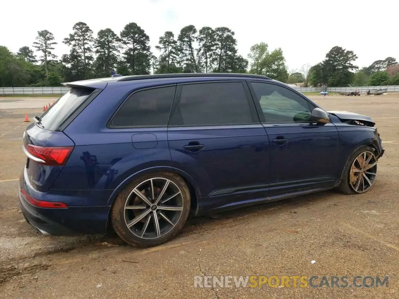 3 Photograph of a damaged car WA1VWBF70MD010573 AUDI SQ7 2021