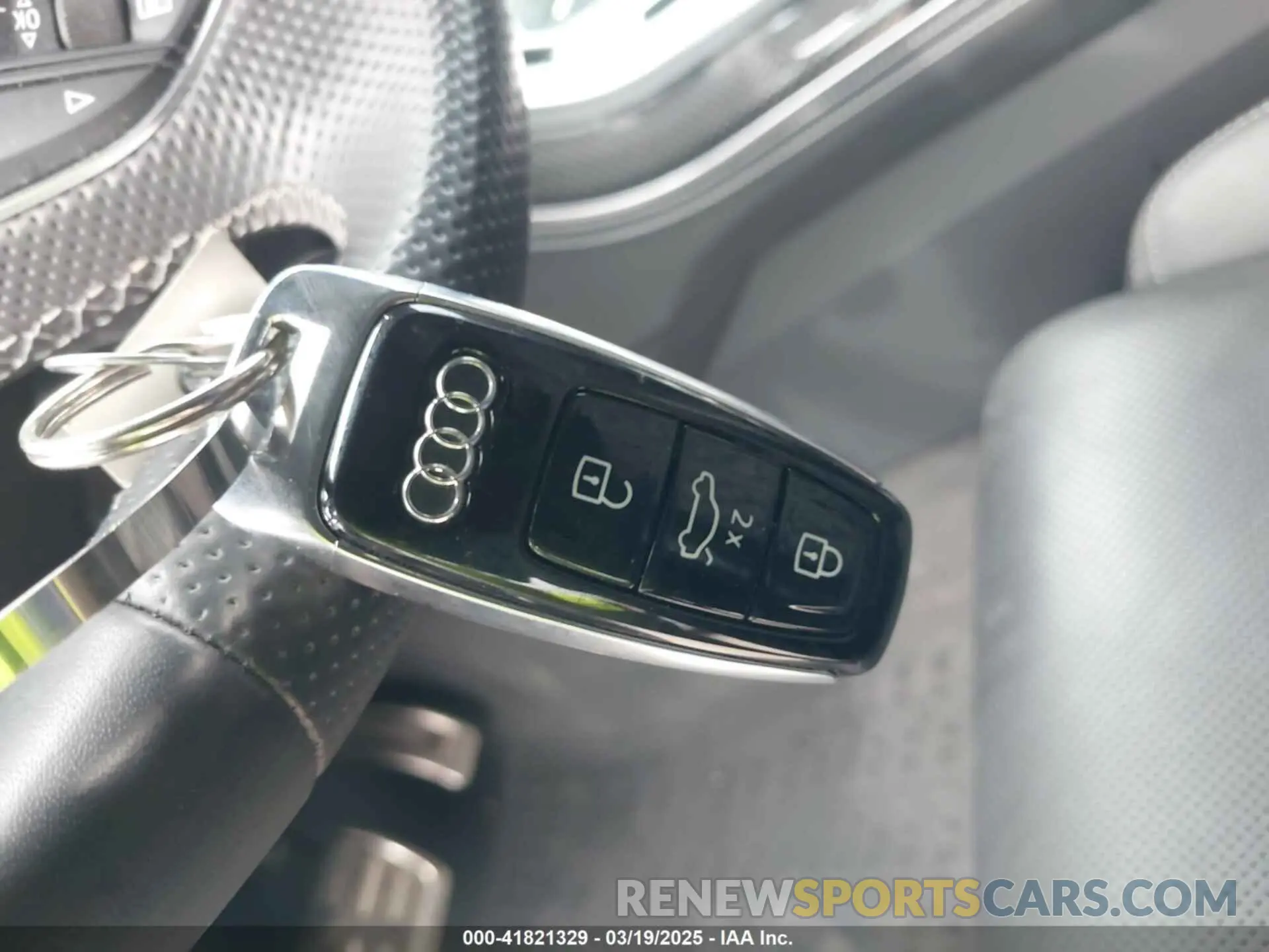 11 Photograph of a damaged car WA1VWBF74MD000533 AUDI SQ7 2021