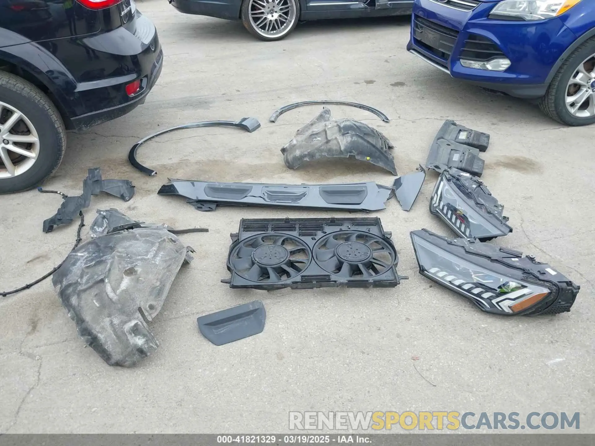 12 Photograph of a damaged car WA1VWBF74MD000533 AUDI SQ7 2021