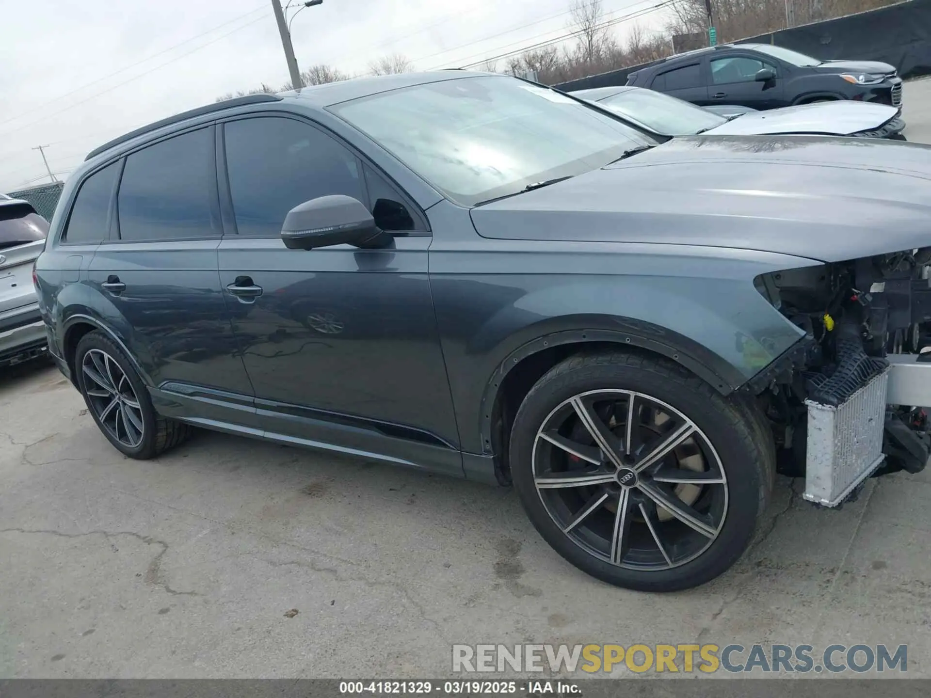 14 Photograph of a damaged car WA1VWBF74MD000533 AUDI SQ7 2021