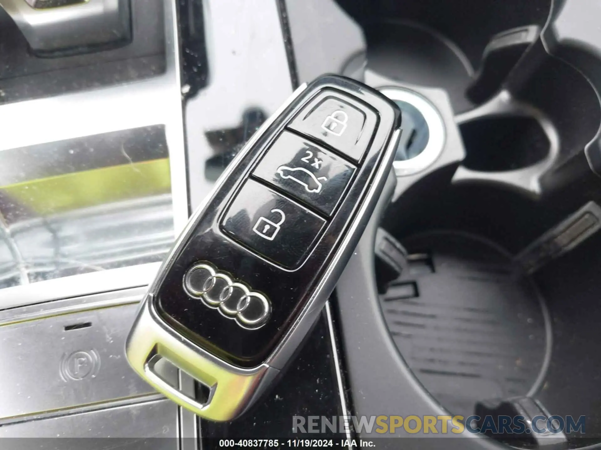 11 Photograph of a damaged car WA1VWBF72ND021608 AUDI SQ7 2022