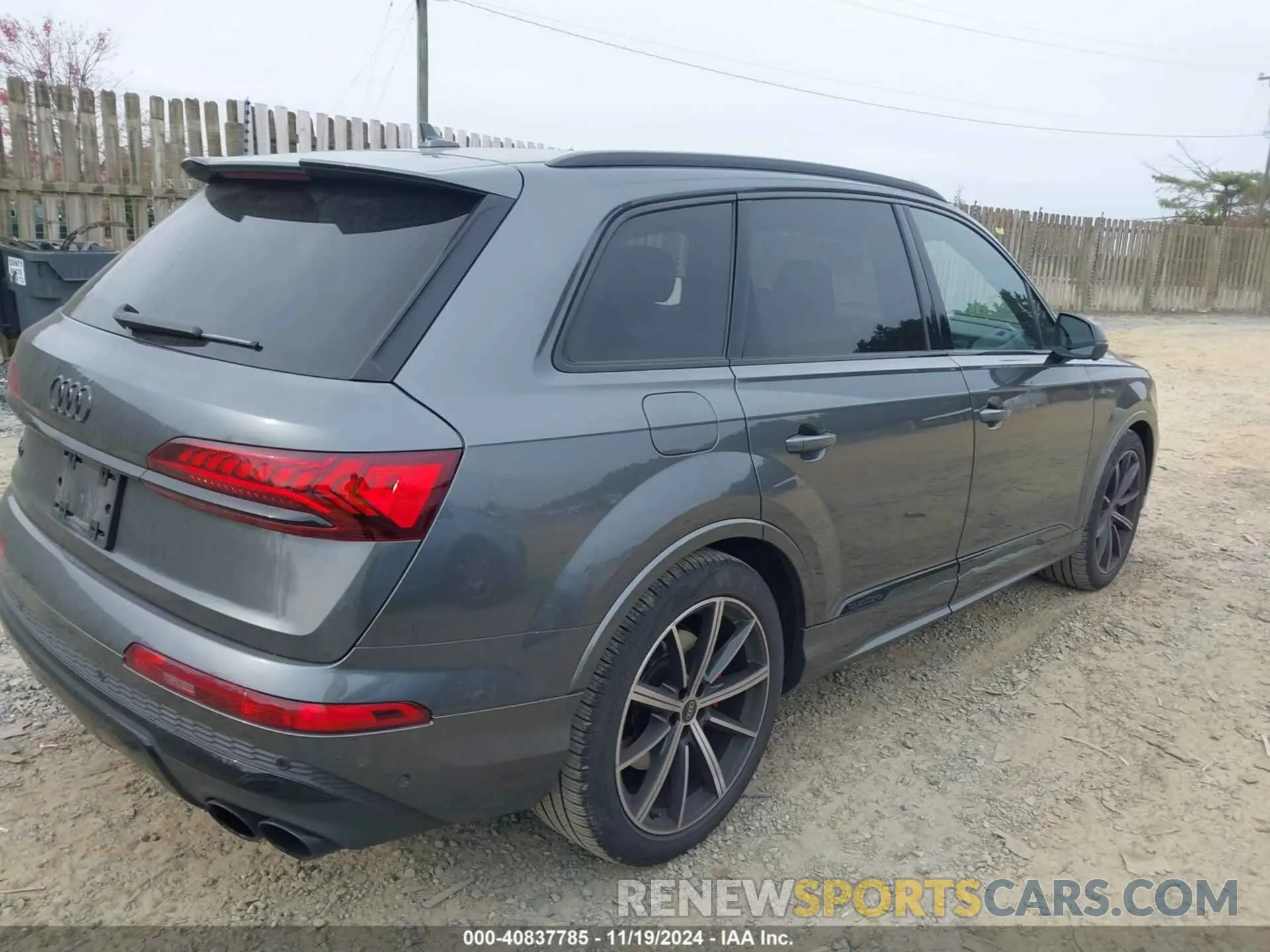 4 Photograph of a damaged car WA1VWBF72ND021608 AUDI SQ7 2022