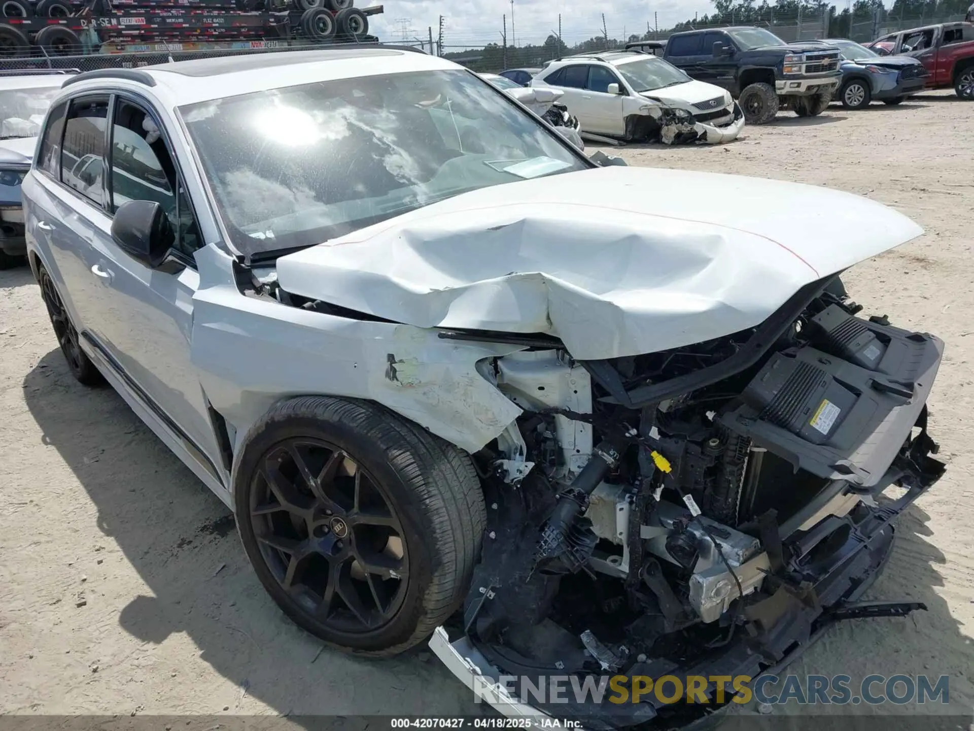 1 Photograph of a damaged car WA1AWBF7XSD002704 AUDI SQ7 2025