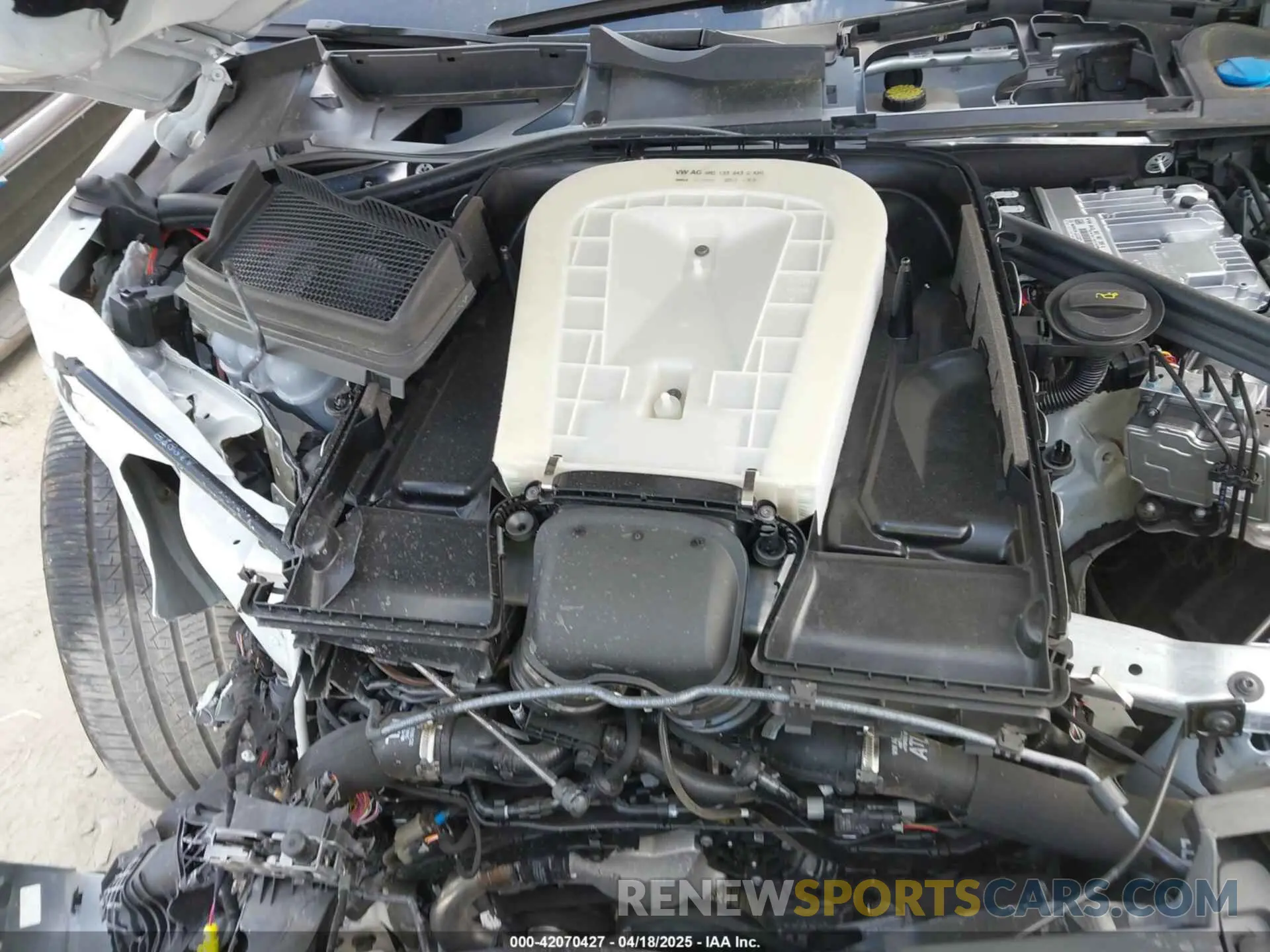 10 Photograph of a damaged car WA1AWBF7XSD002704 AUDI SQ7 2025