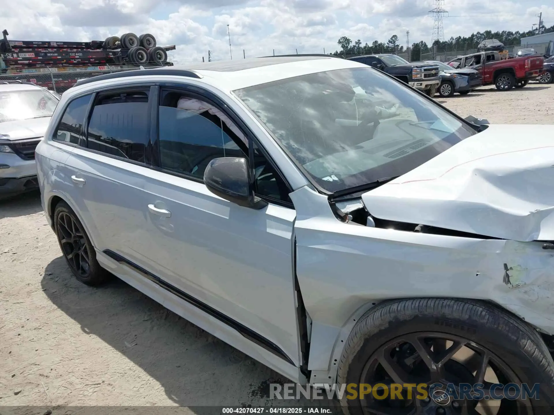 13 Photograph of a damaged car WA1AWBF7XSD002704 AUDI SQ7 2025