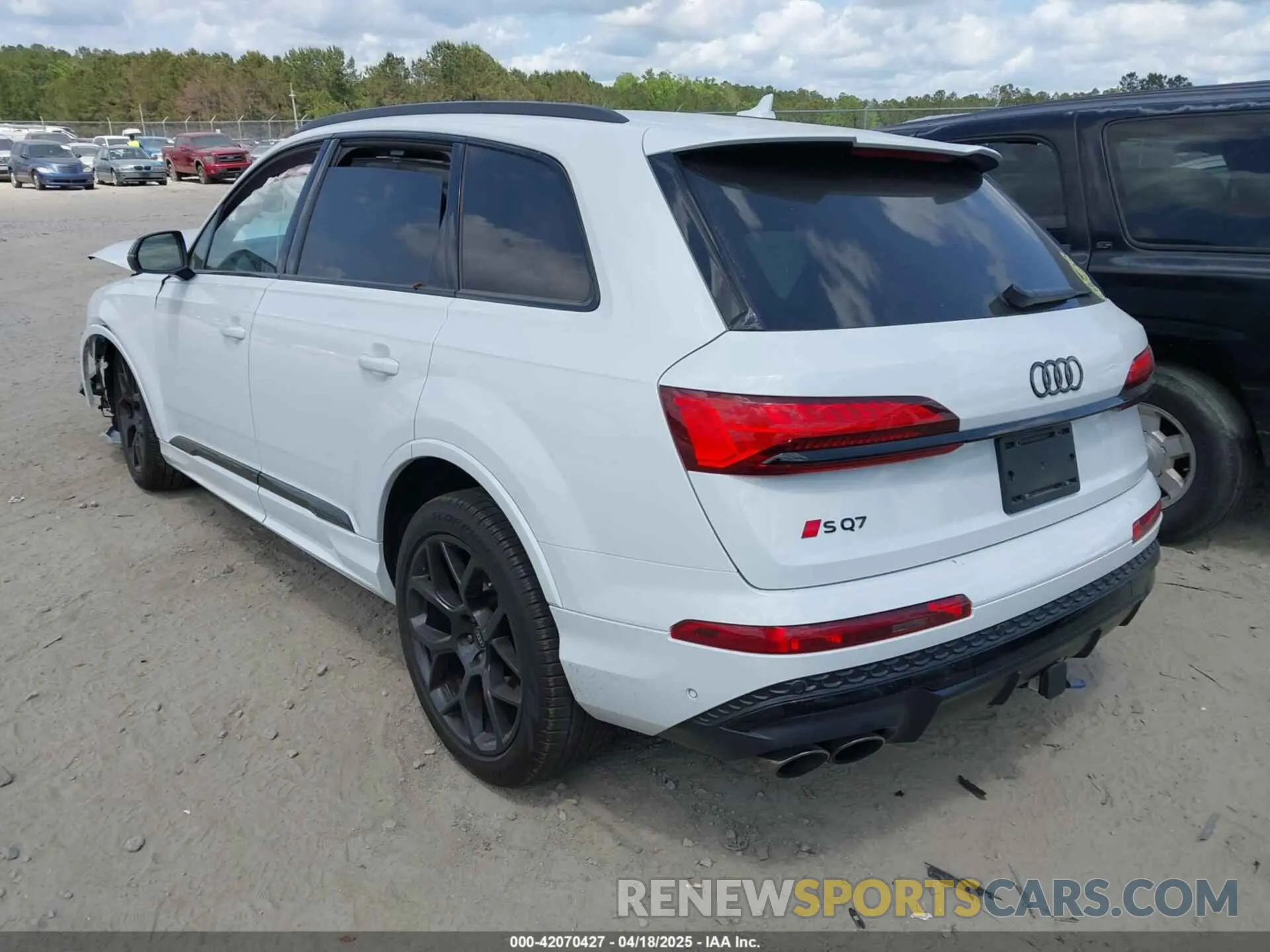 3 Photograph of a damaged car WA1AWBF7XSD002704 AUDI SQ7 2025