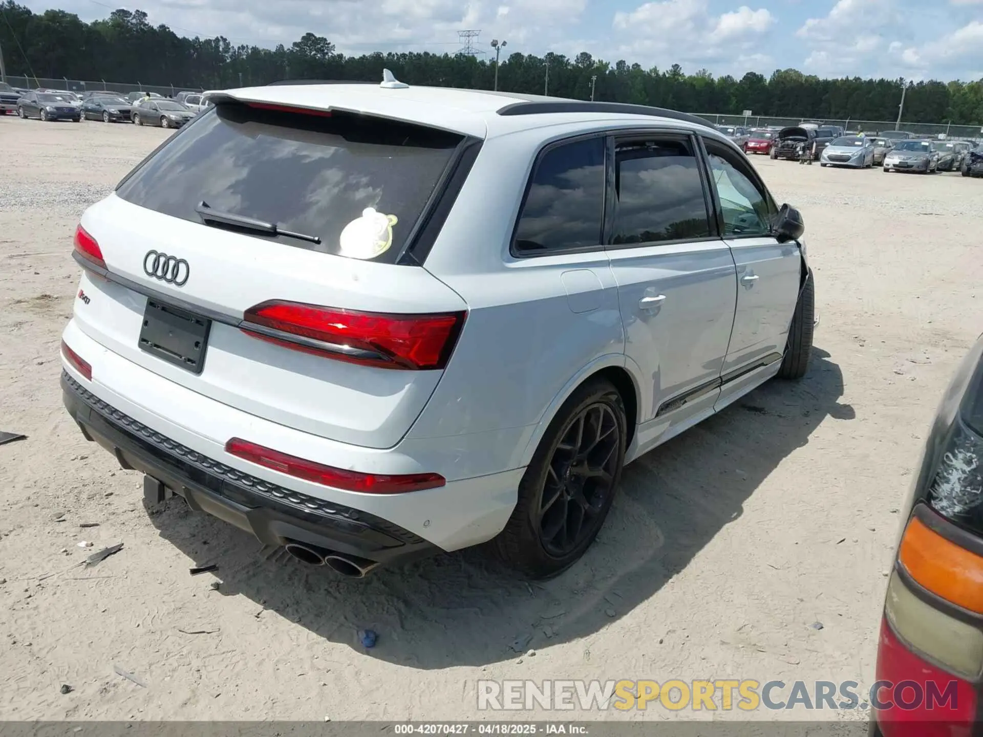 4 Photograph of a damaged car WA1AWBF7XSD002704 AUDI SQ7 2025