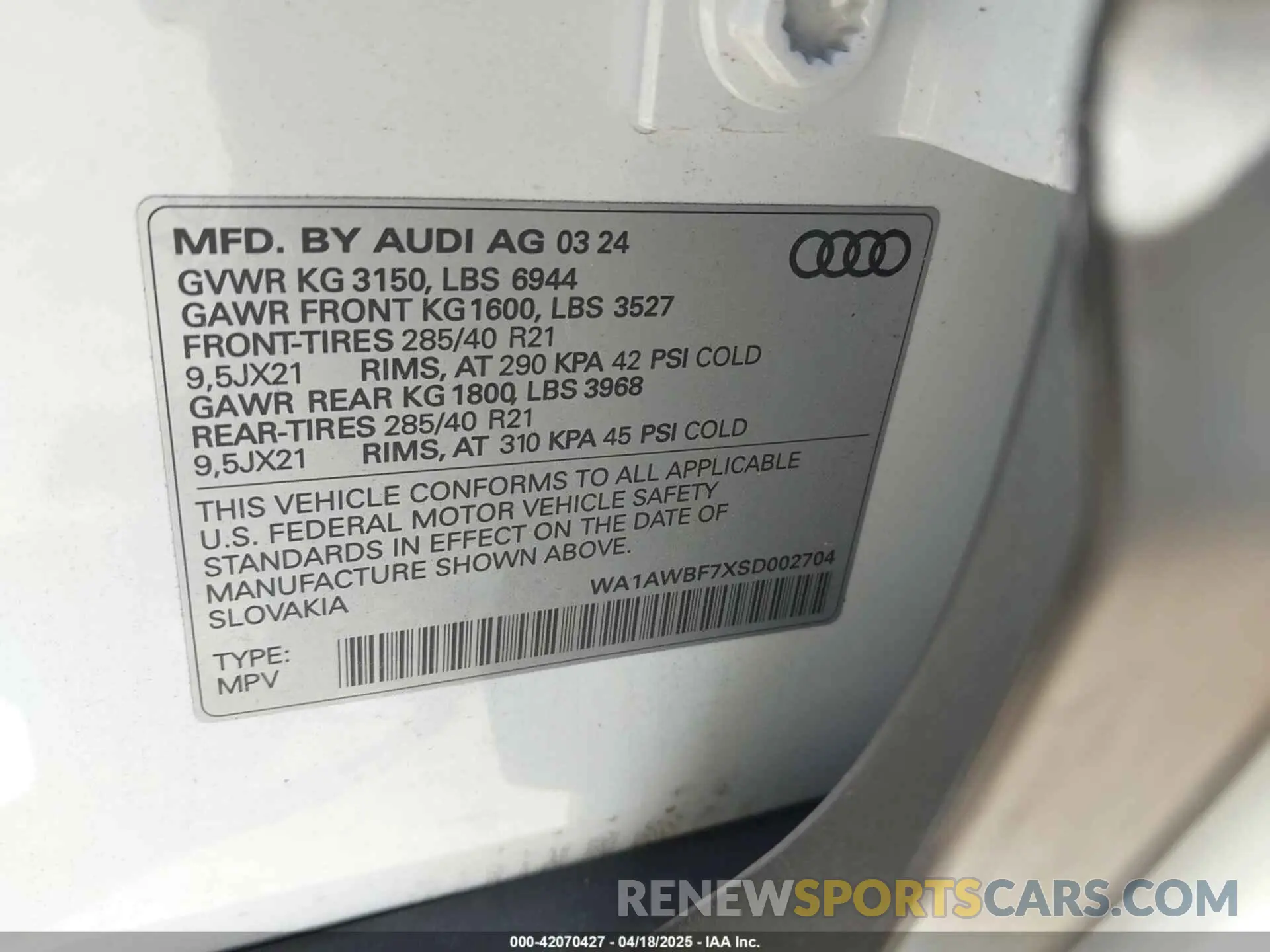 9 Photograph of a damaged car WA1AWBF7XSD002704 AUDI SQ7 2025