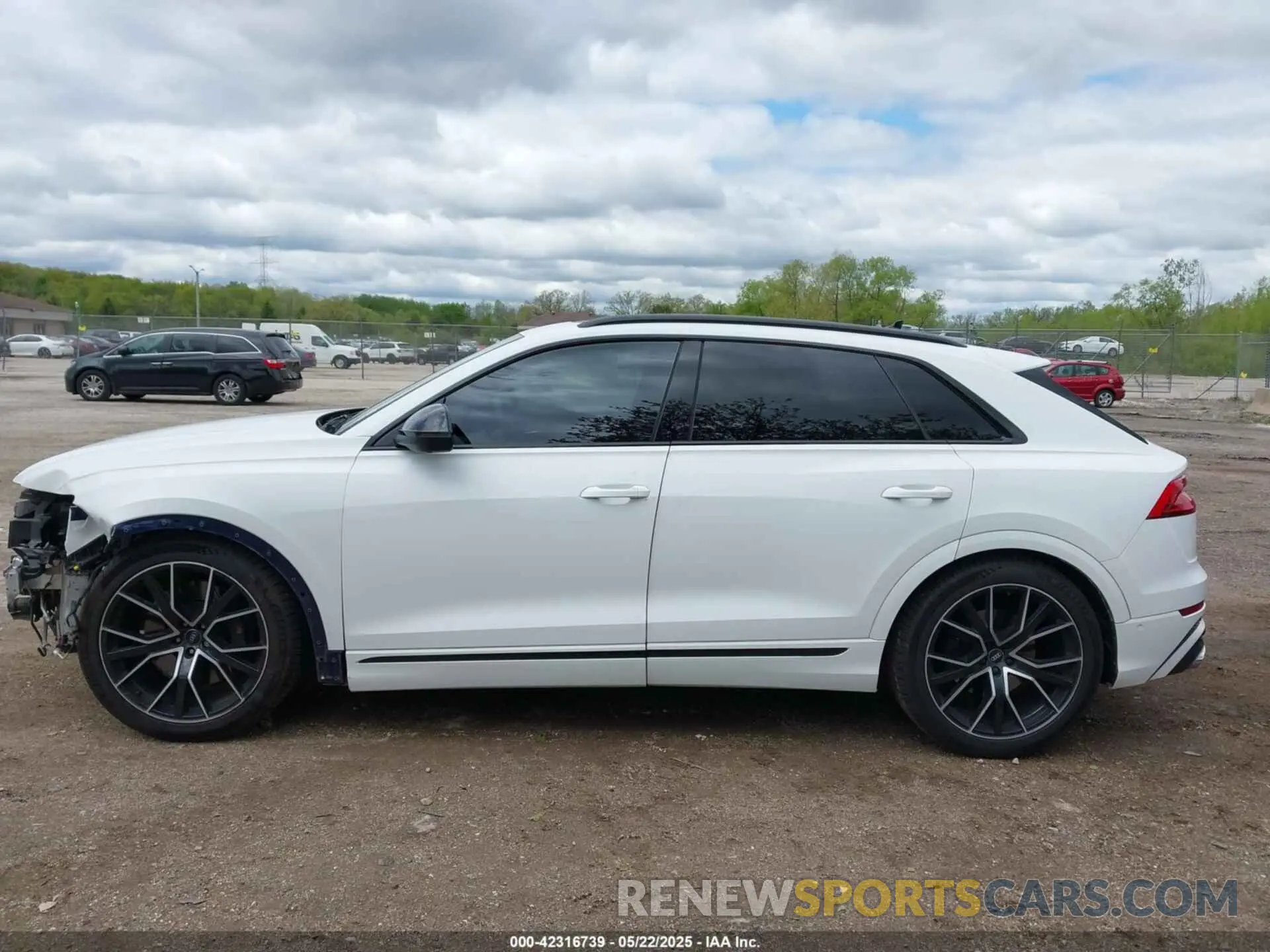 14 Photograph of a damaged car WA1AWBF1XMD033885 AUDI SQ8 2021