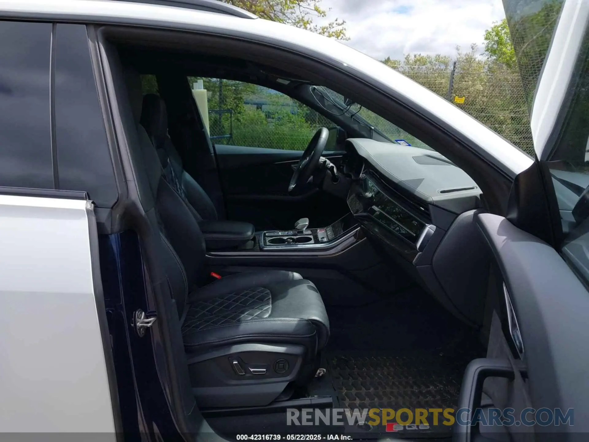 5 Photograph of a damaged car WA1AWBF1XMD033885 AUDI SQ8 2021