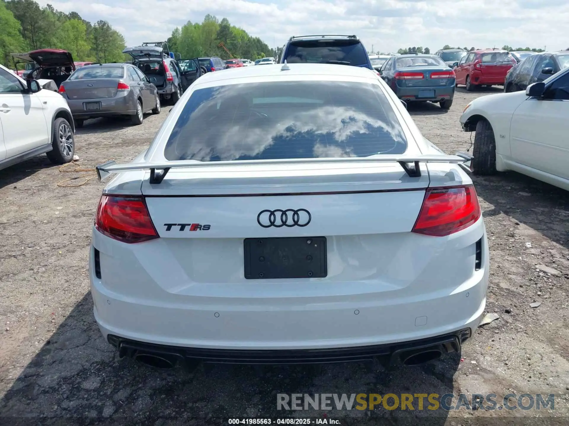 16 Photograph of a damaged car WUAASAFV5M1900306 AUDI TT RS 2021