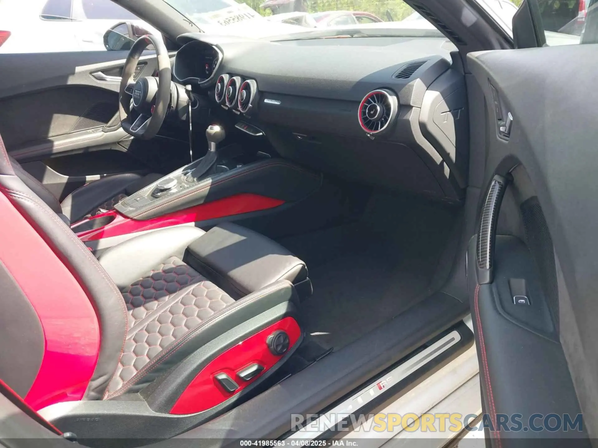 5 Photograph of a damaged car WUAASAFV5M1900306 AUDI TT RS 2021