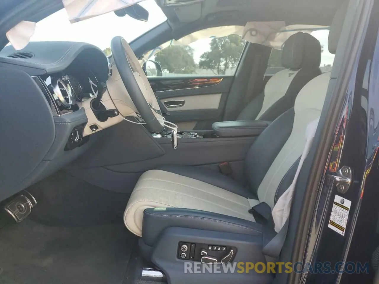 7 Photograph of a damaged car SJAAM2ZV3KC027084 BENTLEY ALL MODELS 2019