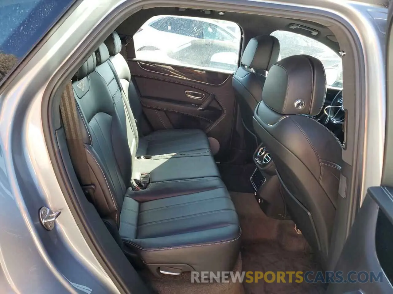 11 Photograph of a damaged car SJAAM2ZV4KC024727 BENTLEY ALL MODELS 2019