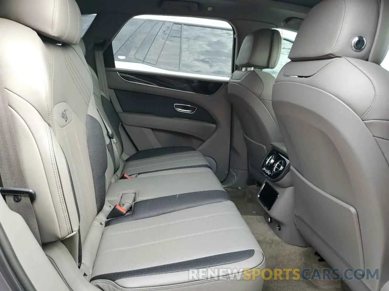 11 Photograph of a damaged car SJAAM2ZV4NC011397 BENTLEY ALL MODELS 2022